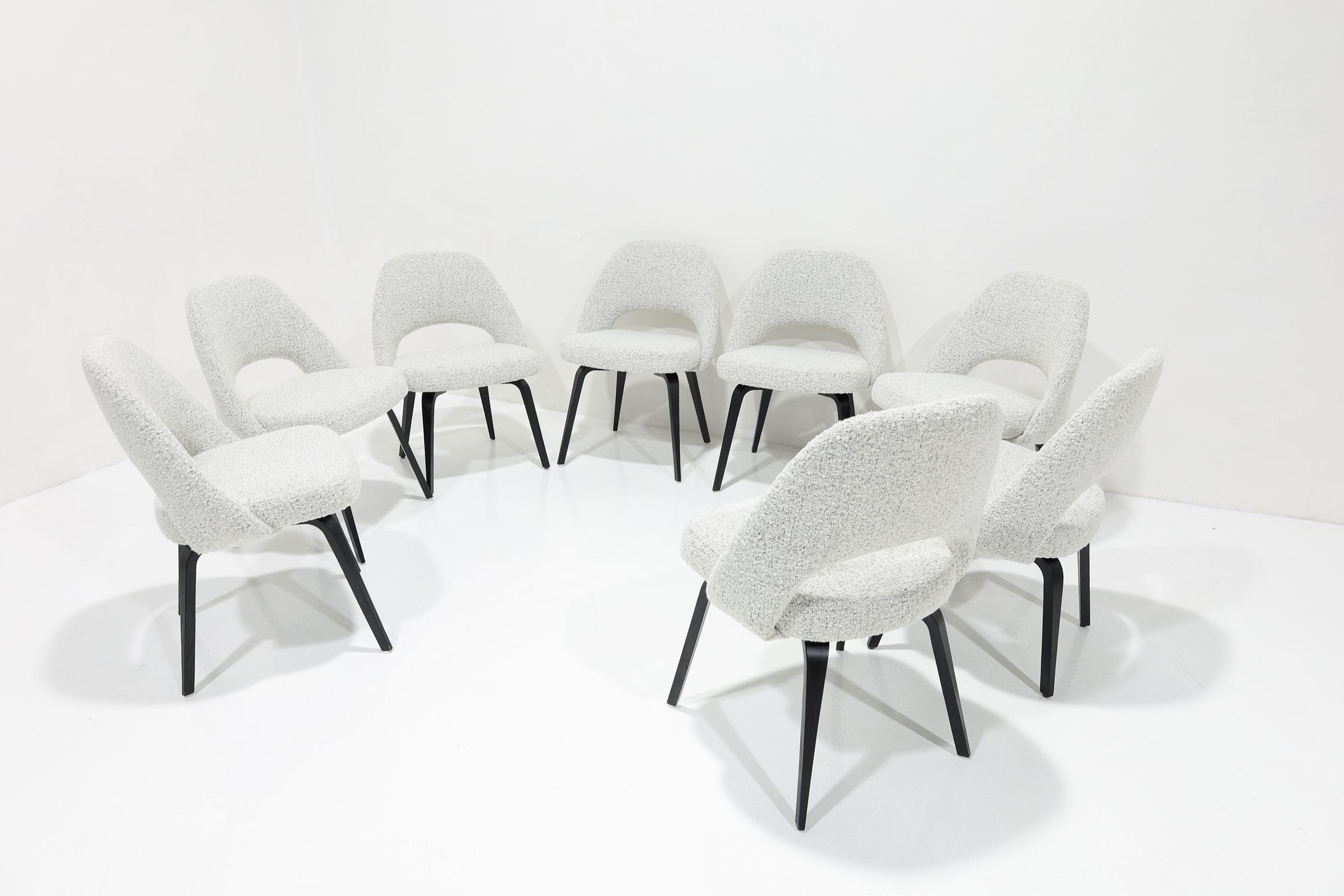 Eero Saarinen for Knoll 8 Executive Dining Chairs Black/White Boucle' Wood Legs 4