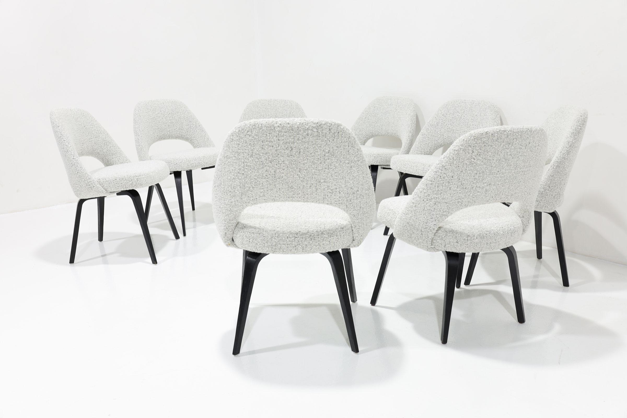 Eero Saarinen for Knoll 8 Executive Dining Chairs Black/White Boucle' Wood Legs 5