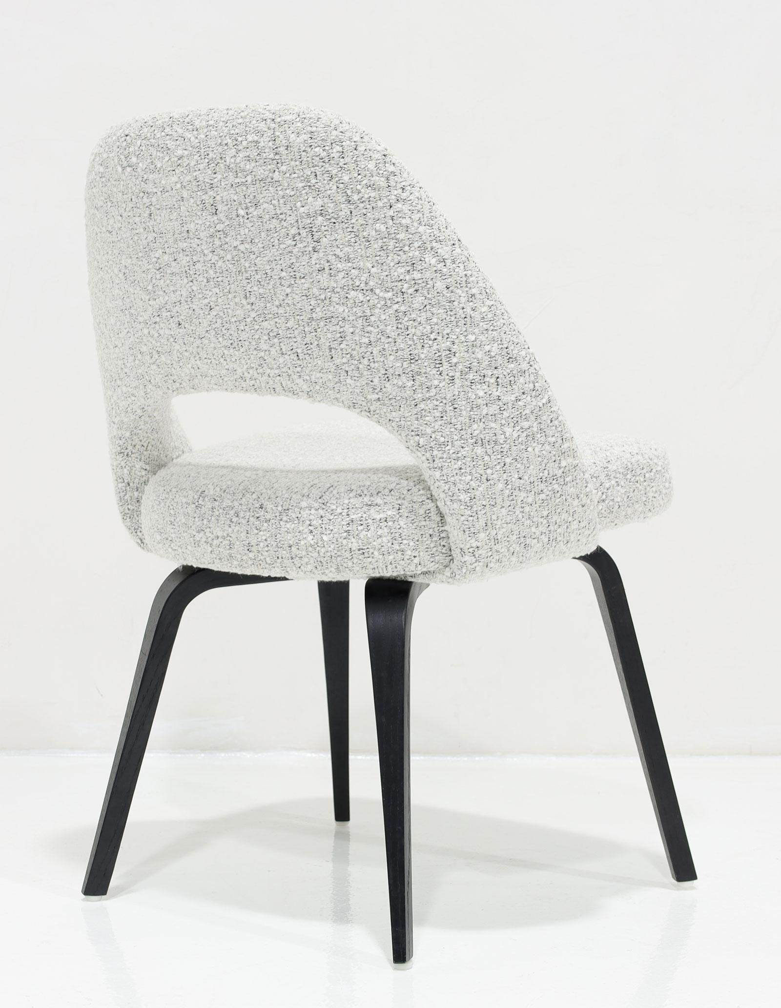 American Eero Saarinen for Knoll 8 Executive Dining Chairs Black/White Boucle' Wood Legs