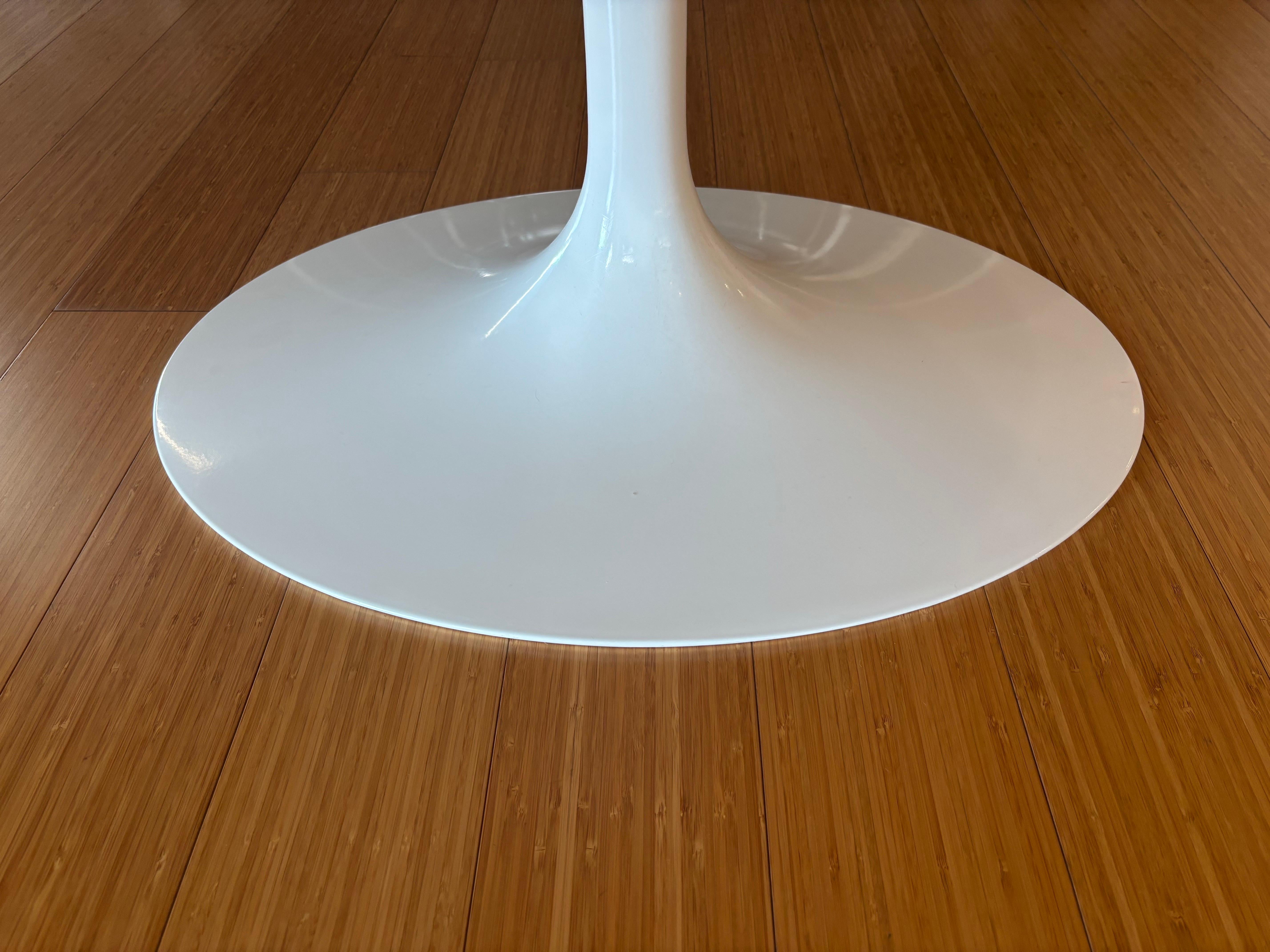 Américain Table ovale en marbre Eero Saarinen pour Knoll 96 en vente