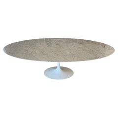 Eero Saarinen per Knoll Tavolo ovale in marmo da 96 pollici
