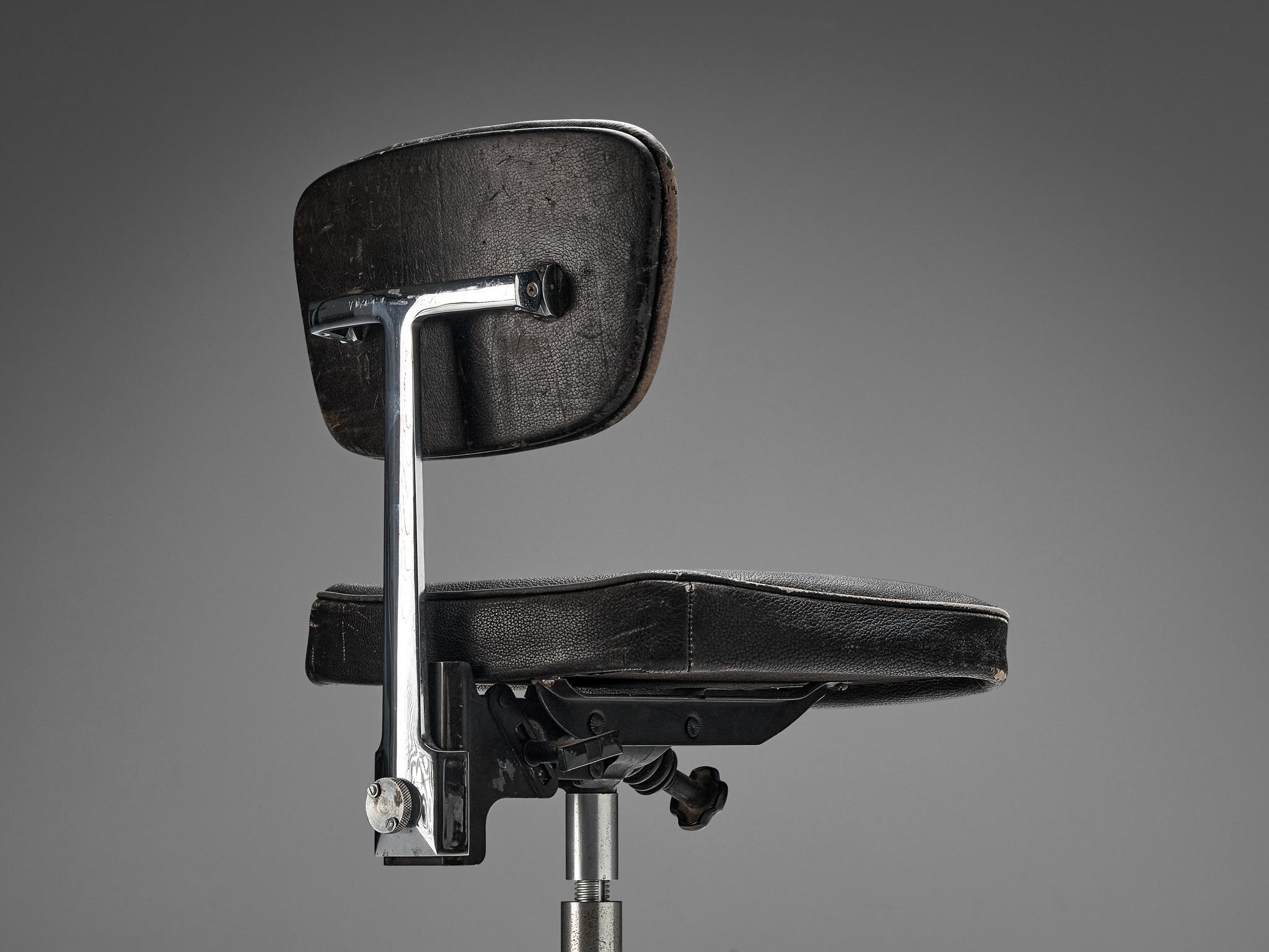 American Eero Saarinen for Knoll Desk Chair in Black Leather and Metal  For Sale