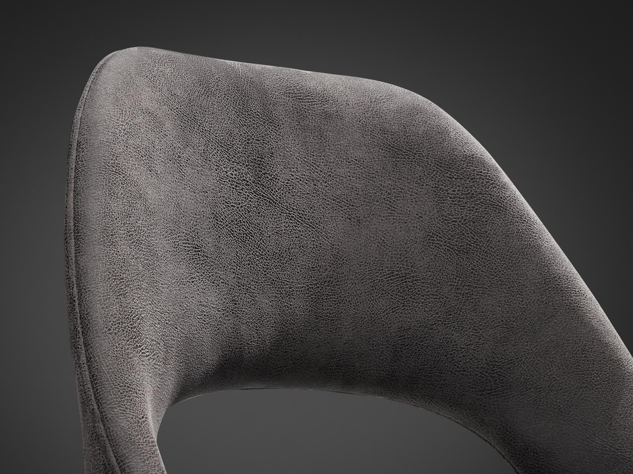 Eero Saarinen for Knoll Dining Chair in Grey Leather and Black Metal In Good Condition For Sale In Waalwijk, NL