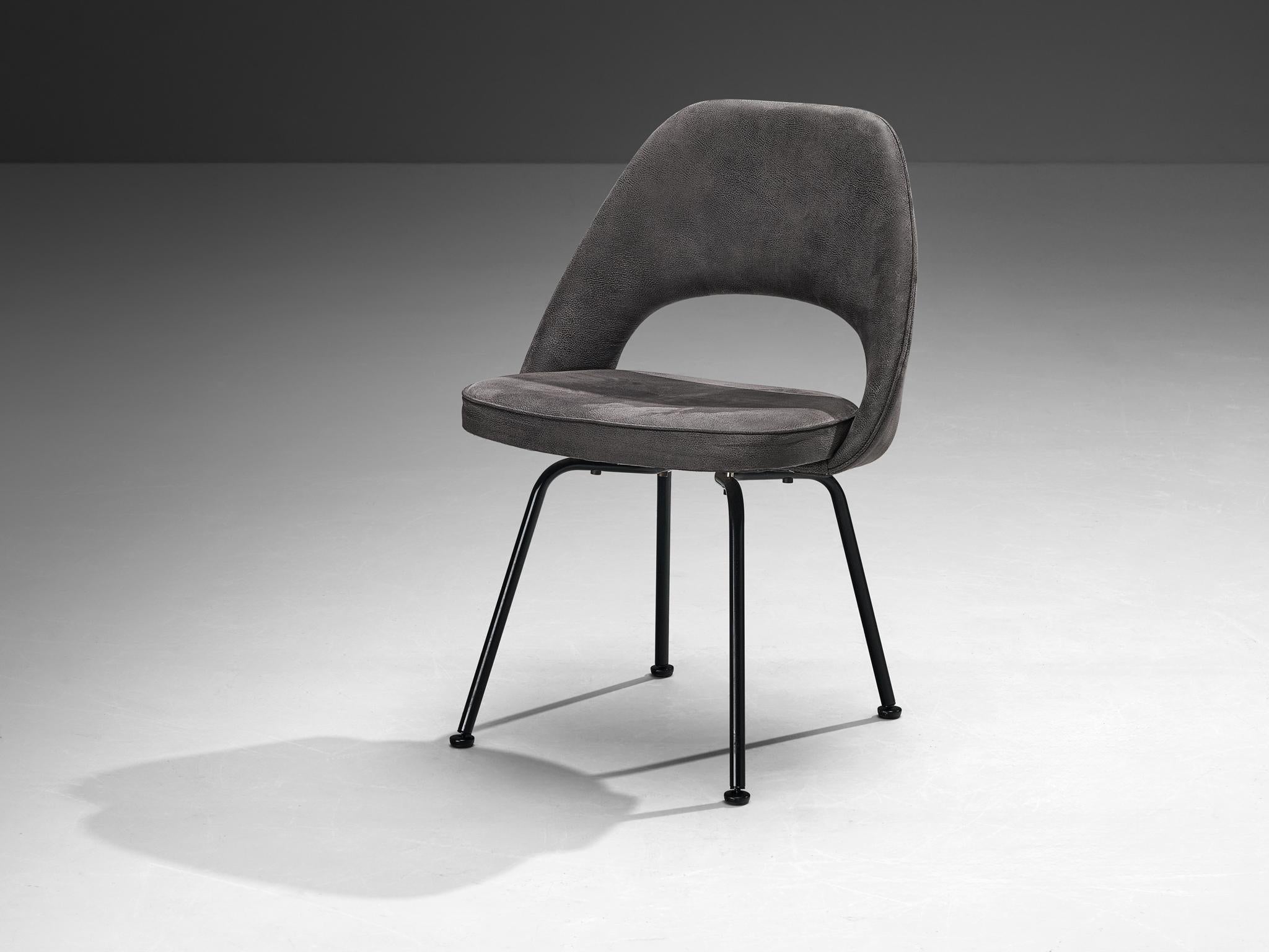 Mid-20th Century Eero Saarinen for Knoll Dining Chair in Grey Leather and Black Metal For Sale