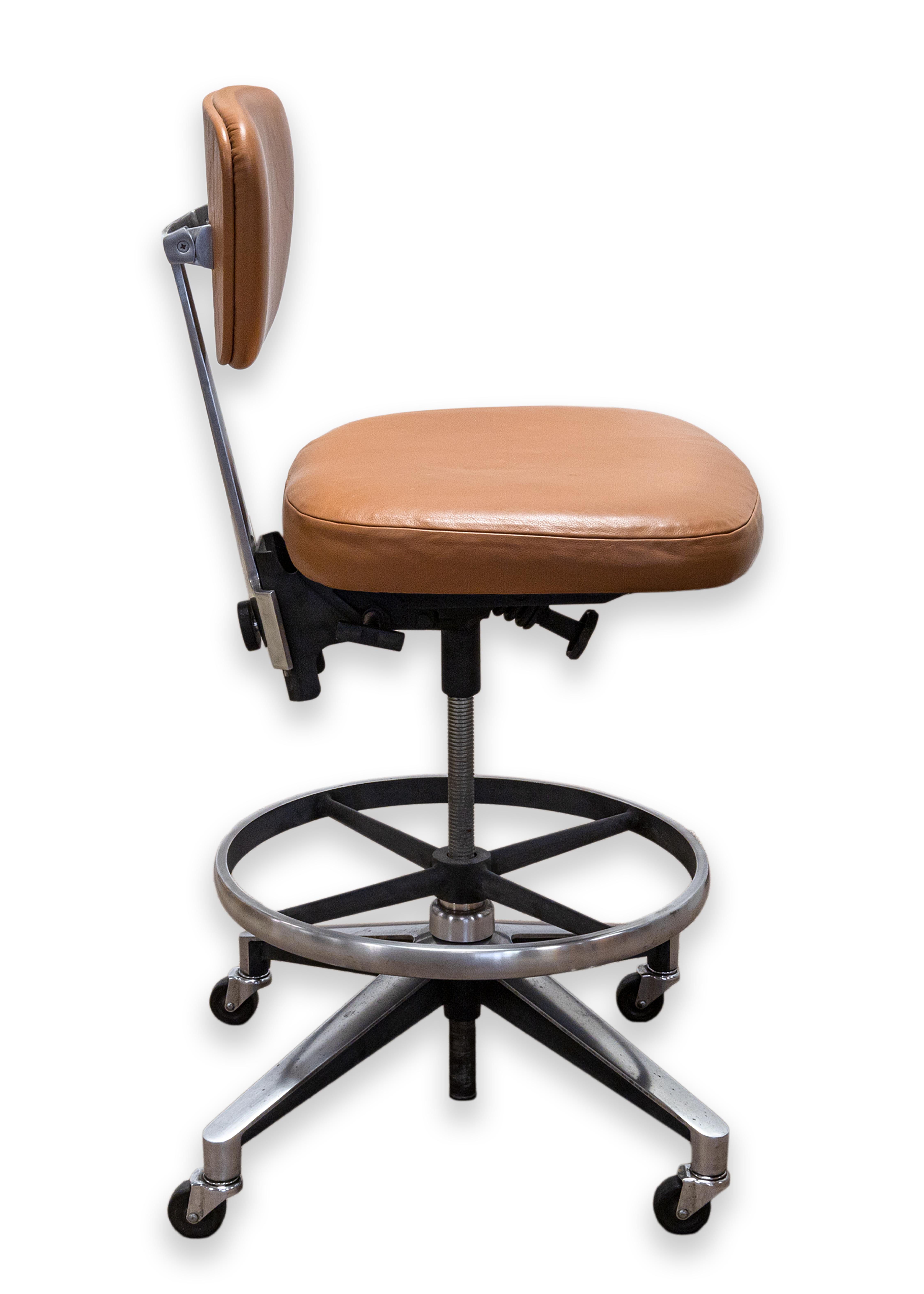 American Eero Saarinen for Knoll Drafting Stool Model 77 S of the 70 Series OG Leather For Sale