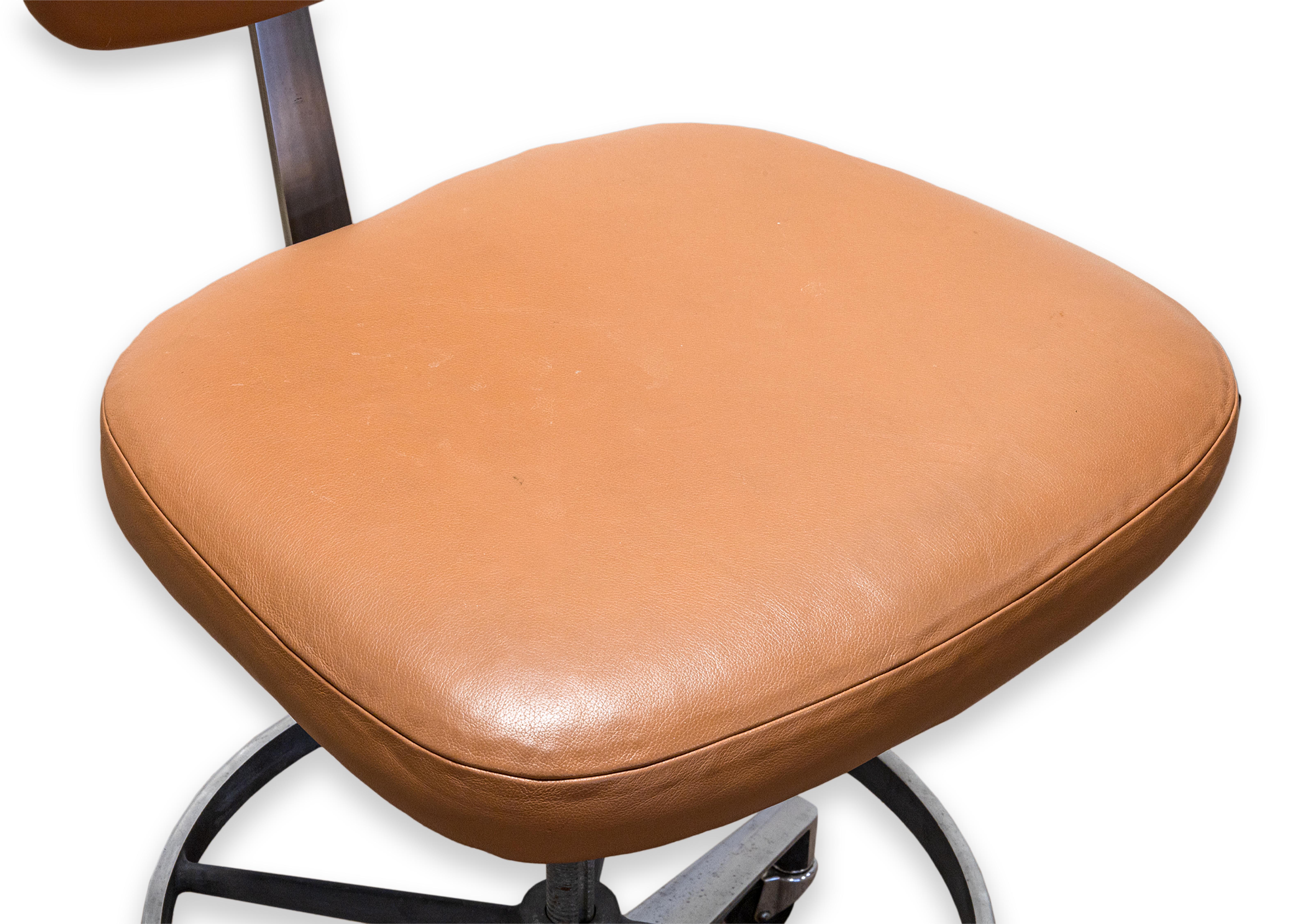 Eero Saarinen for Knoll Drafting Stool Model 77 S of the 70 Series OG Leather For Sale 1