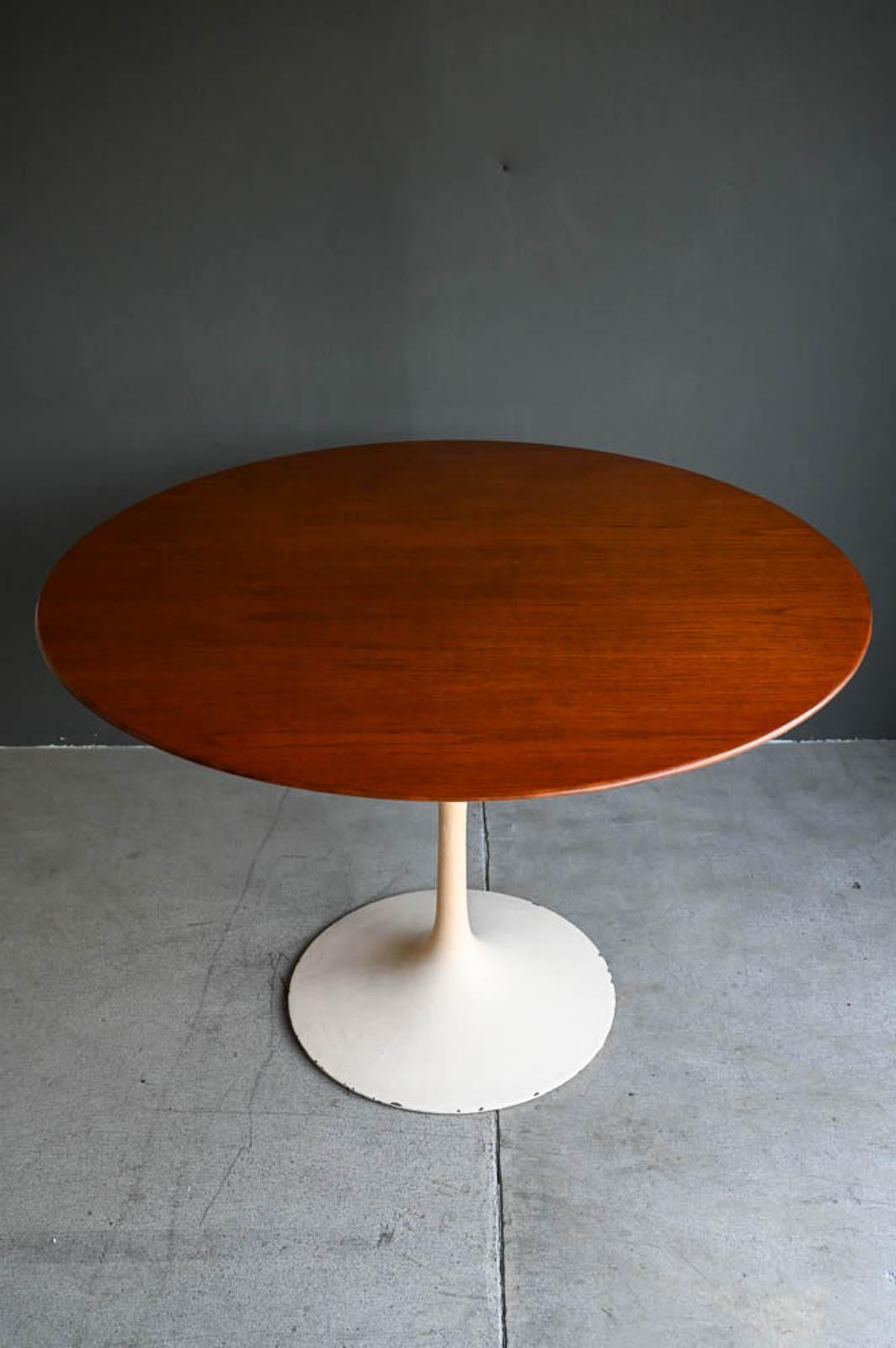 Eero Saarinen for Knoll Early Walnut Dining Table 42