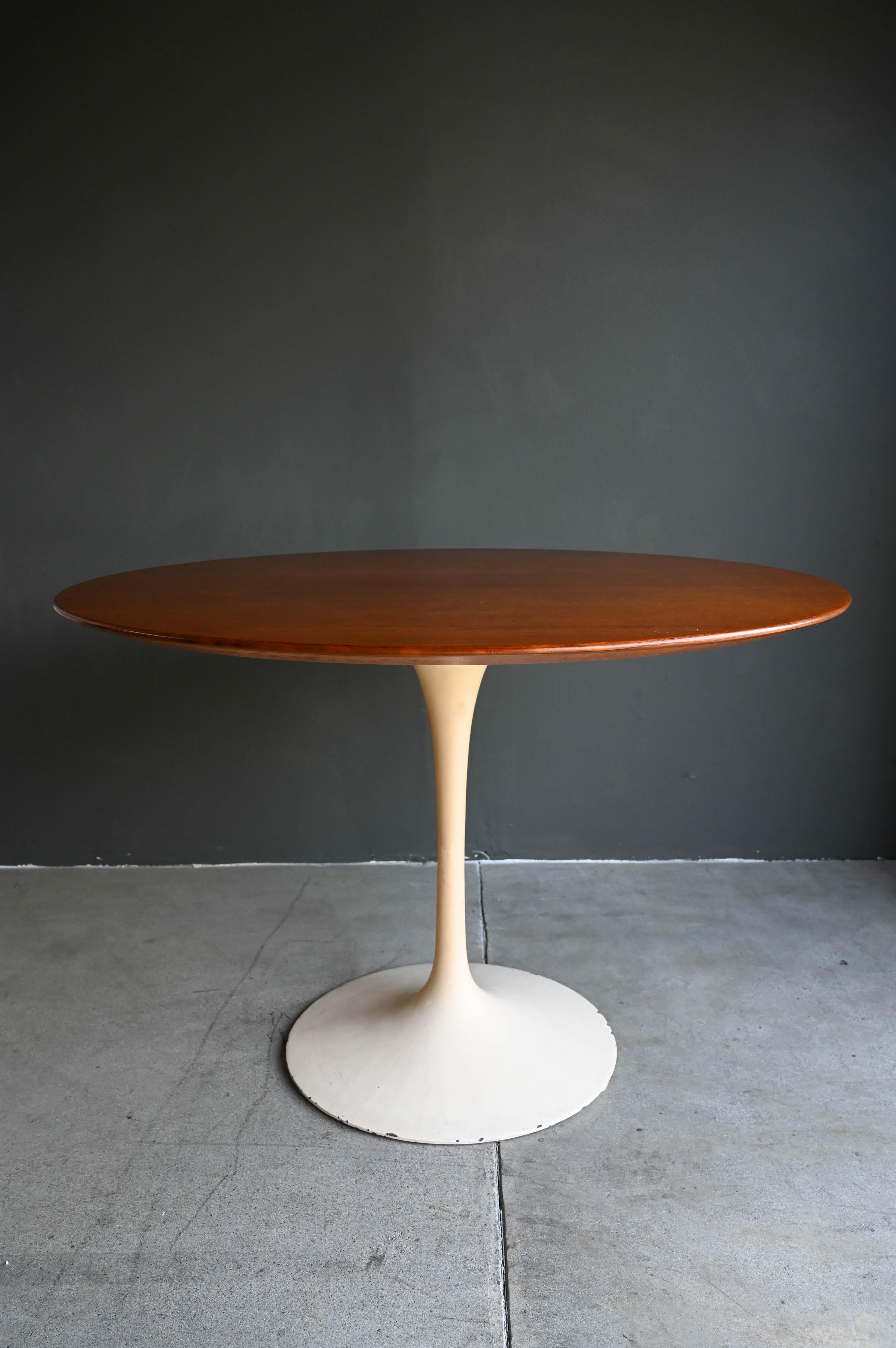 Mid-Century Modern Eero Saarinen for Knoll Early Walnut Dining Table 42