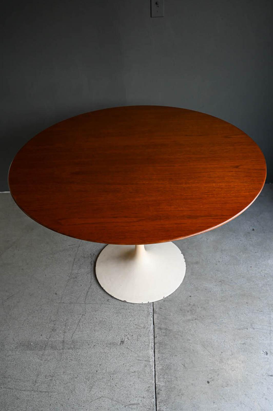 American Eero Saarinen for Knoll Early Walnut Dining Table 42