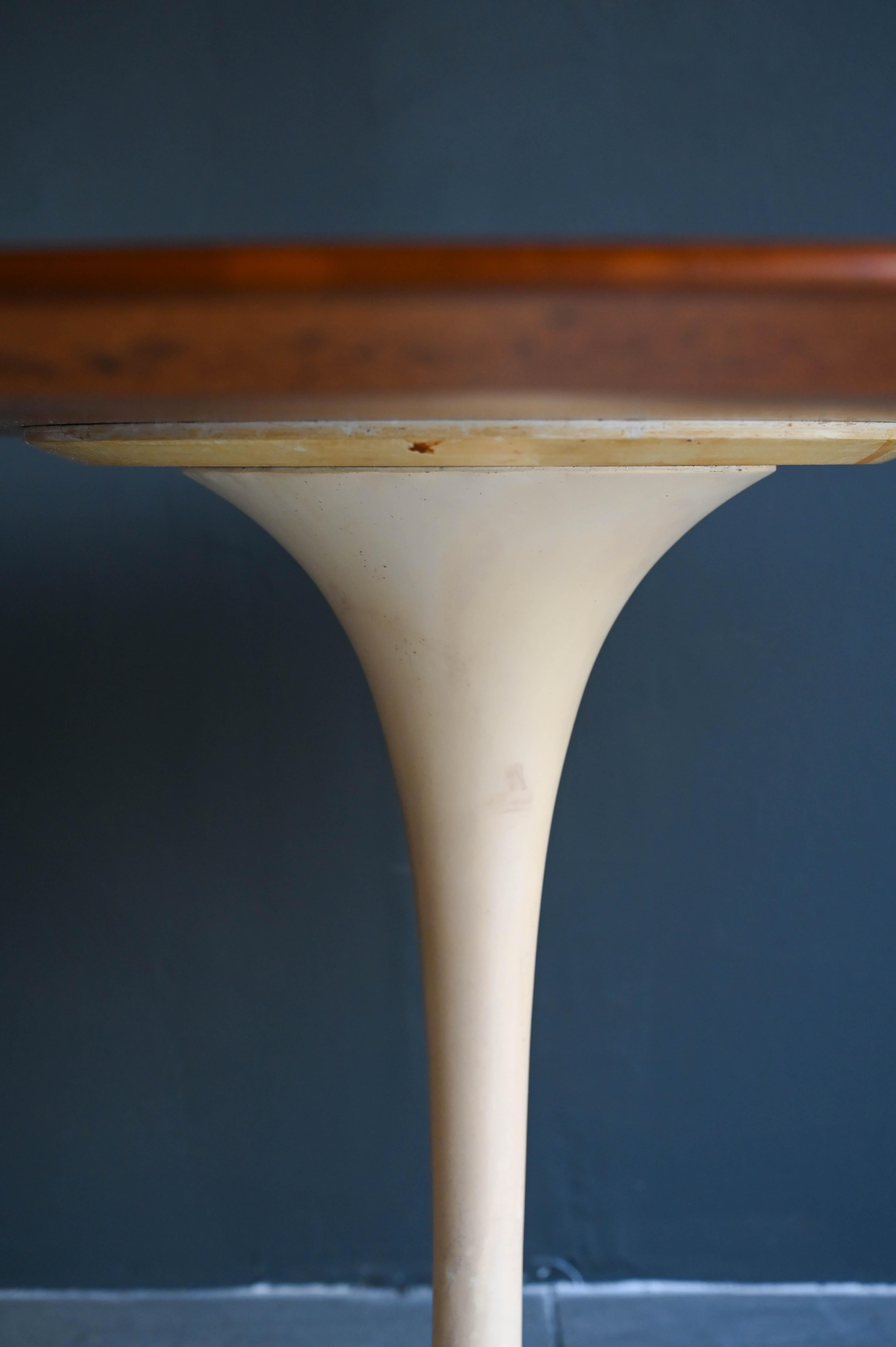 Eero Saarinen for Knoll Early Walnut Dining Table 42