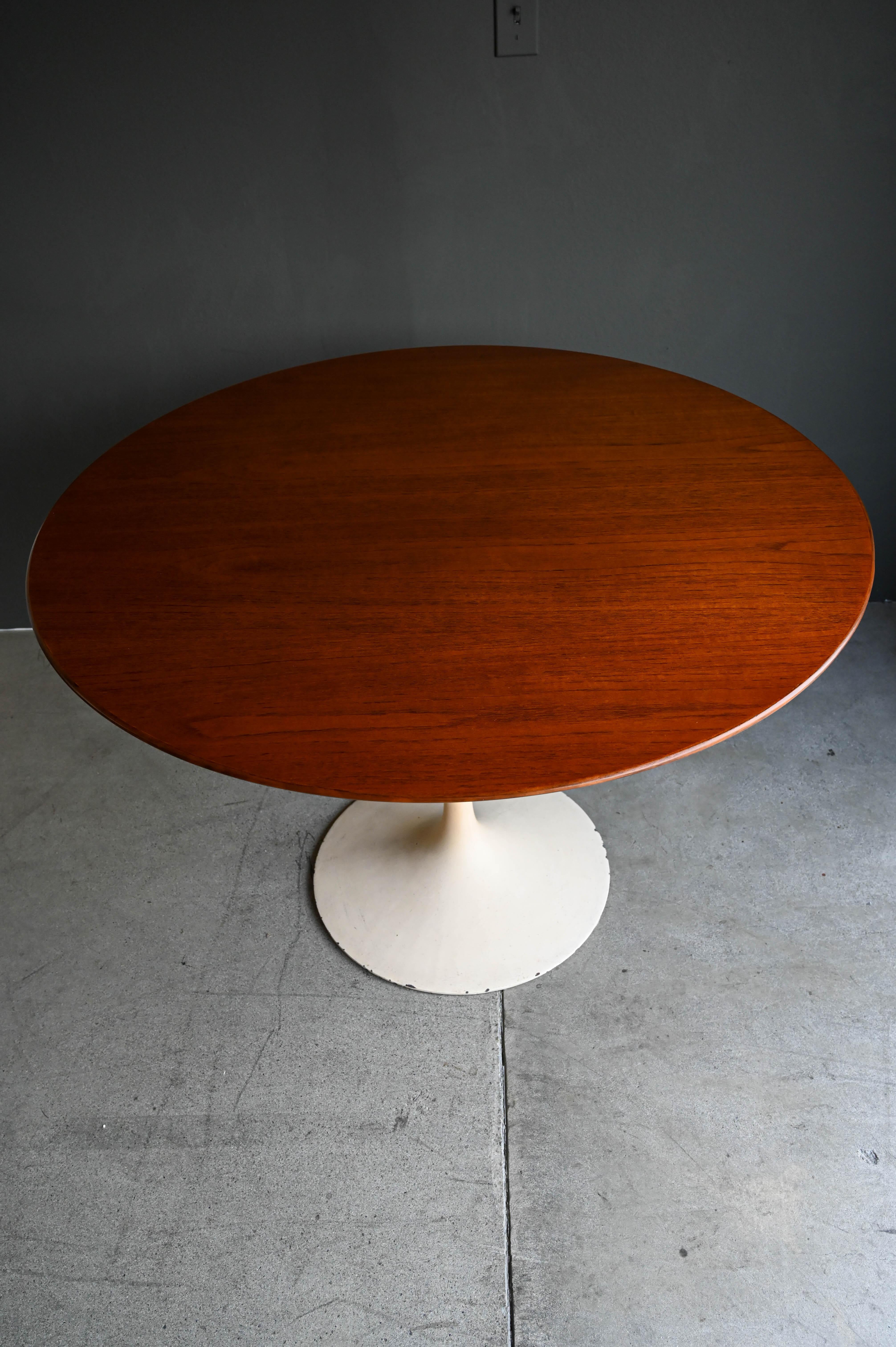Eero Saarinen for Knoll Early Walnut Dining Table 42