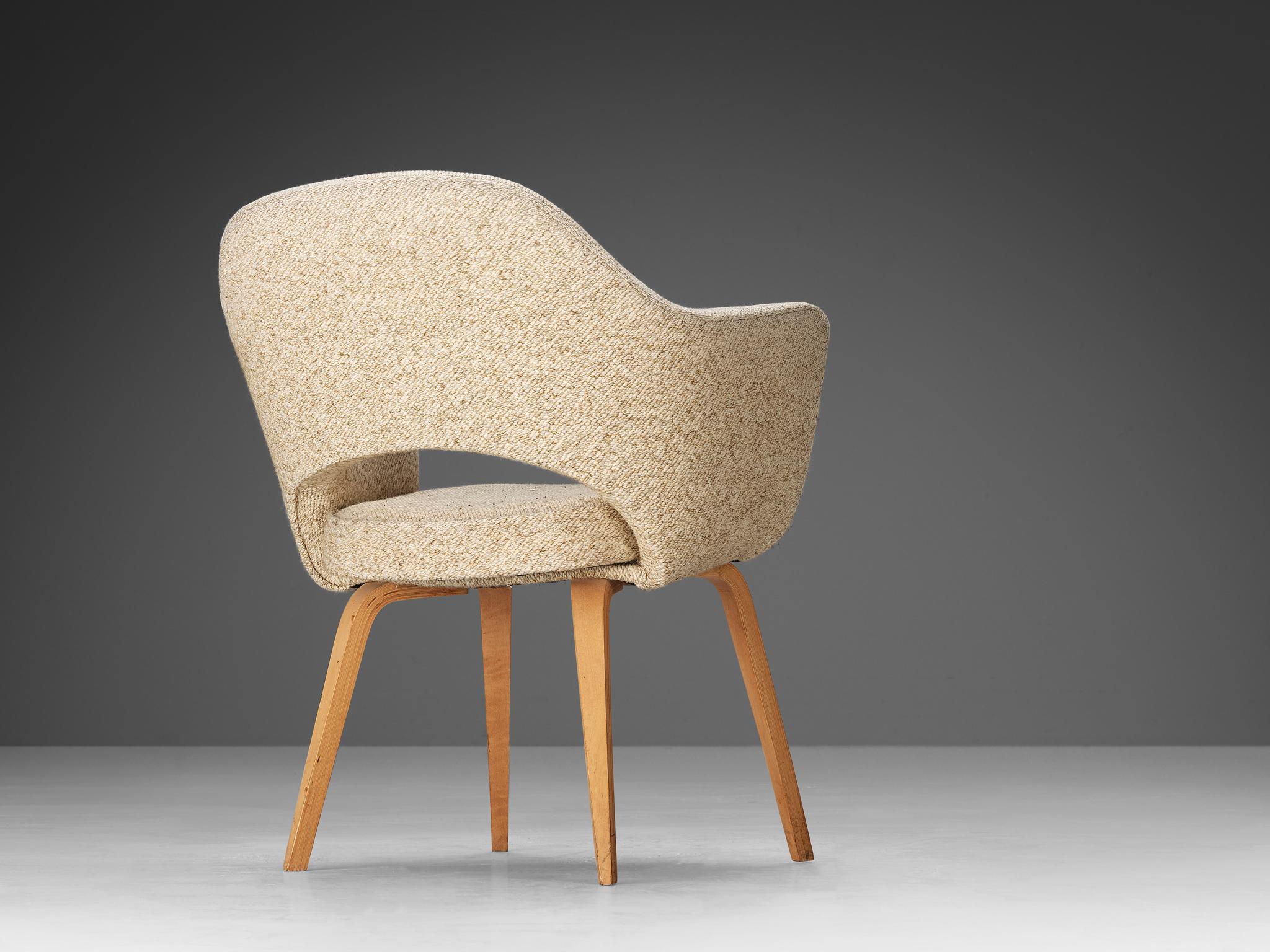Eero Saarinen für Knoll: Sessel „Executive“ aus beigem cremefarbenem Kreme-Stoff und Eiche  im Zustand „Gut“ im Angebot in Waalwijk, NL