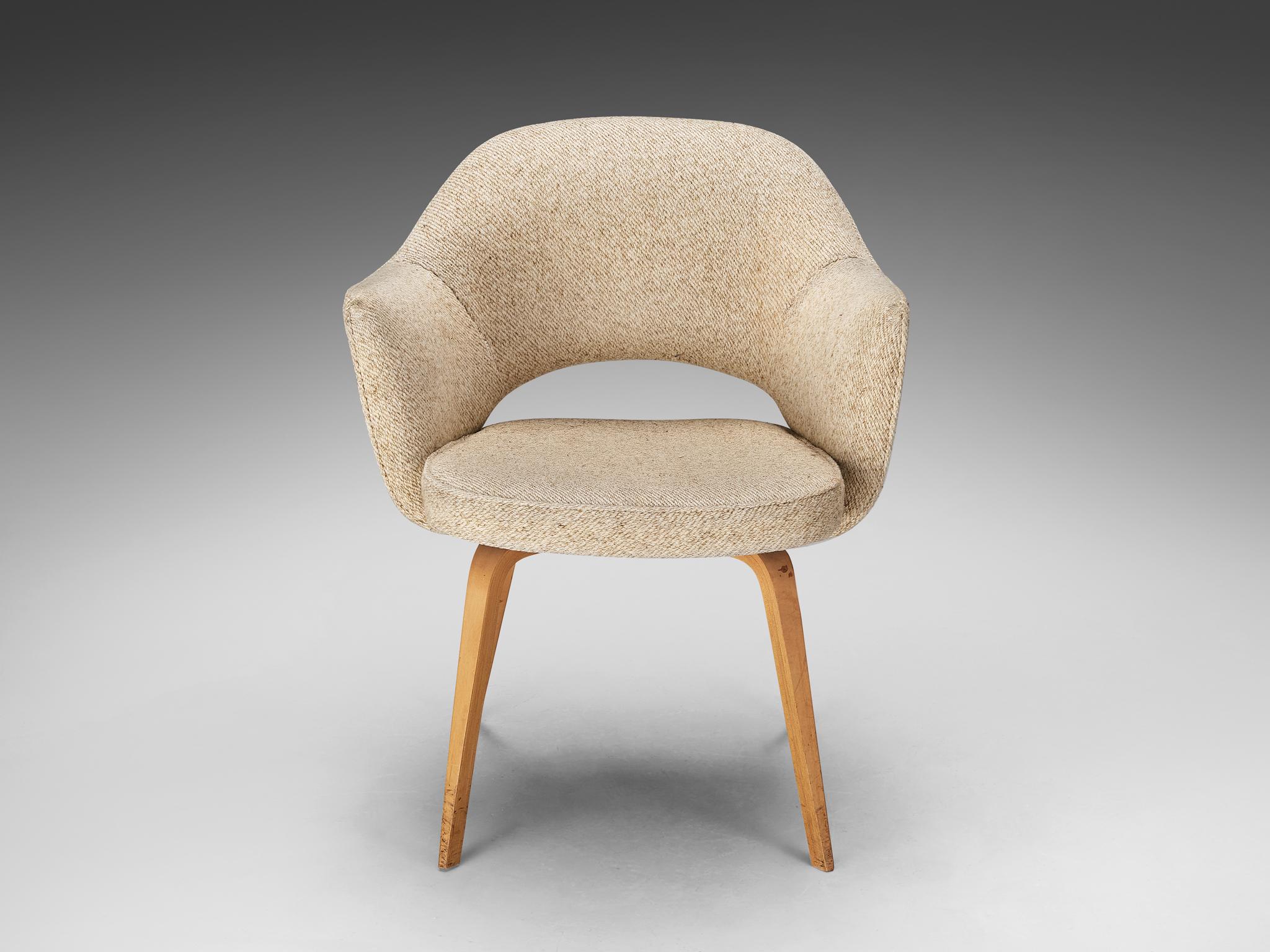 Eero Saarinen für Knoll: Sessel „Executive“ aus beigem cremefarbenem Kreme-Stoff und Eiche  im Angebot 1