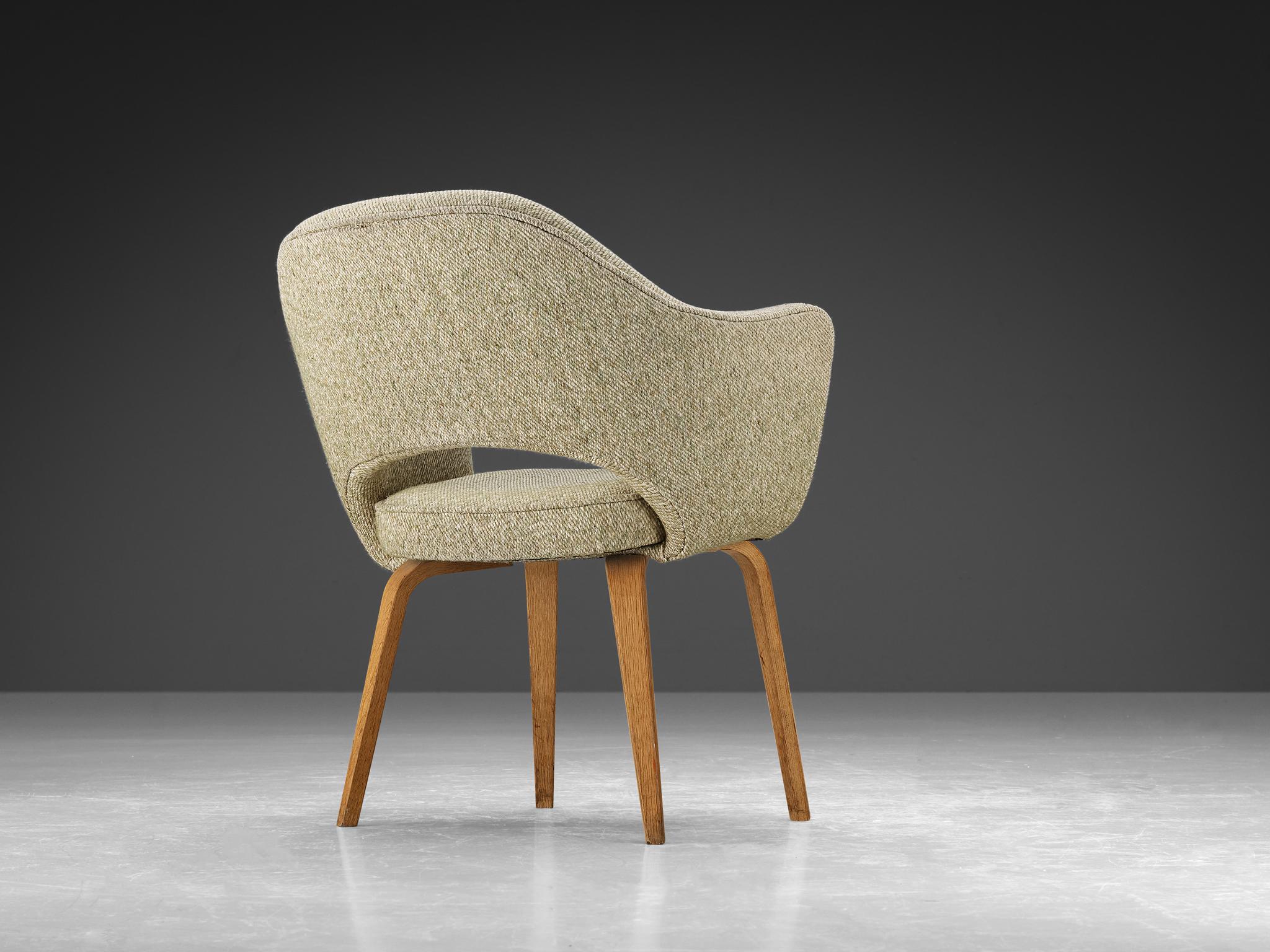 Eero Saarinen für Knoll: Sessel „Executive“ aus beigem cremefarbenem Kreme-Stoff und Eiche  im Angebot 2