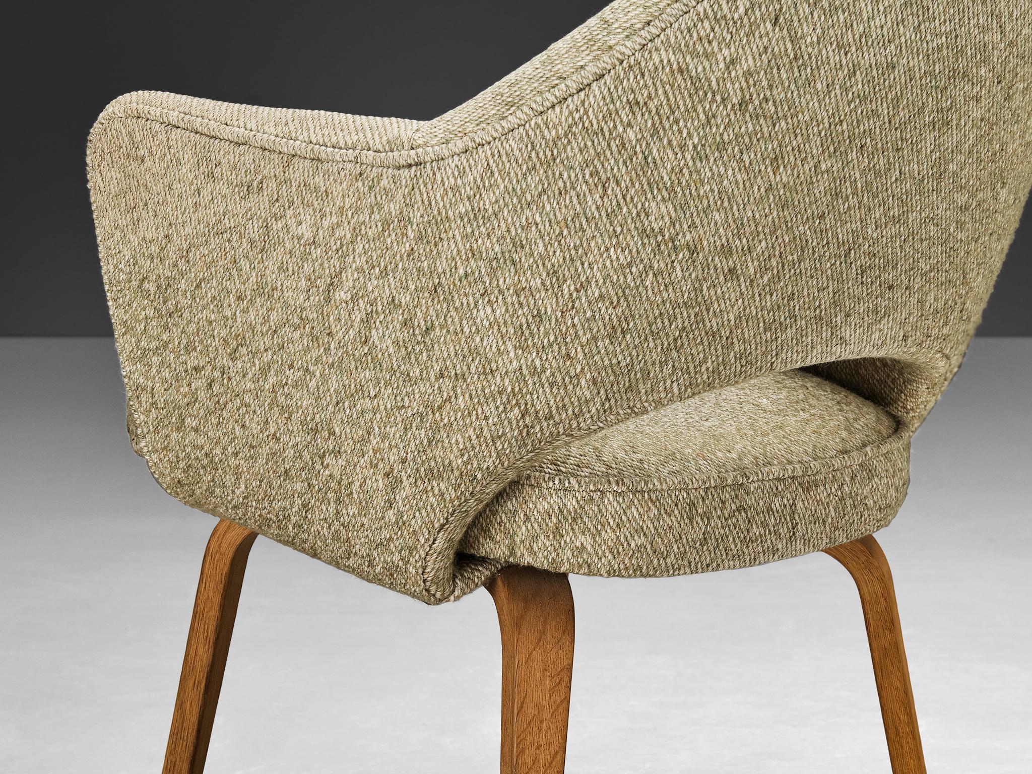 Eero Saarinen für Knoll: Sessel „Executive“ aus beigem cremefarbenem Kreme-Stoff und Eiche  im Angebot 3