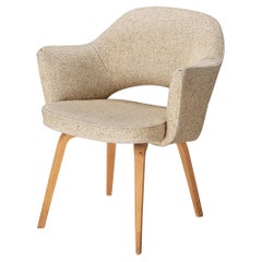 Vintage Eero Saarinen for Knoll 'Executive' Armchair in Beige Creme Fabric and Oak 