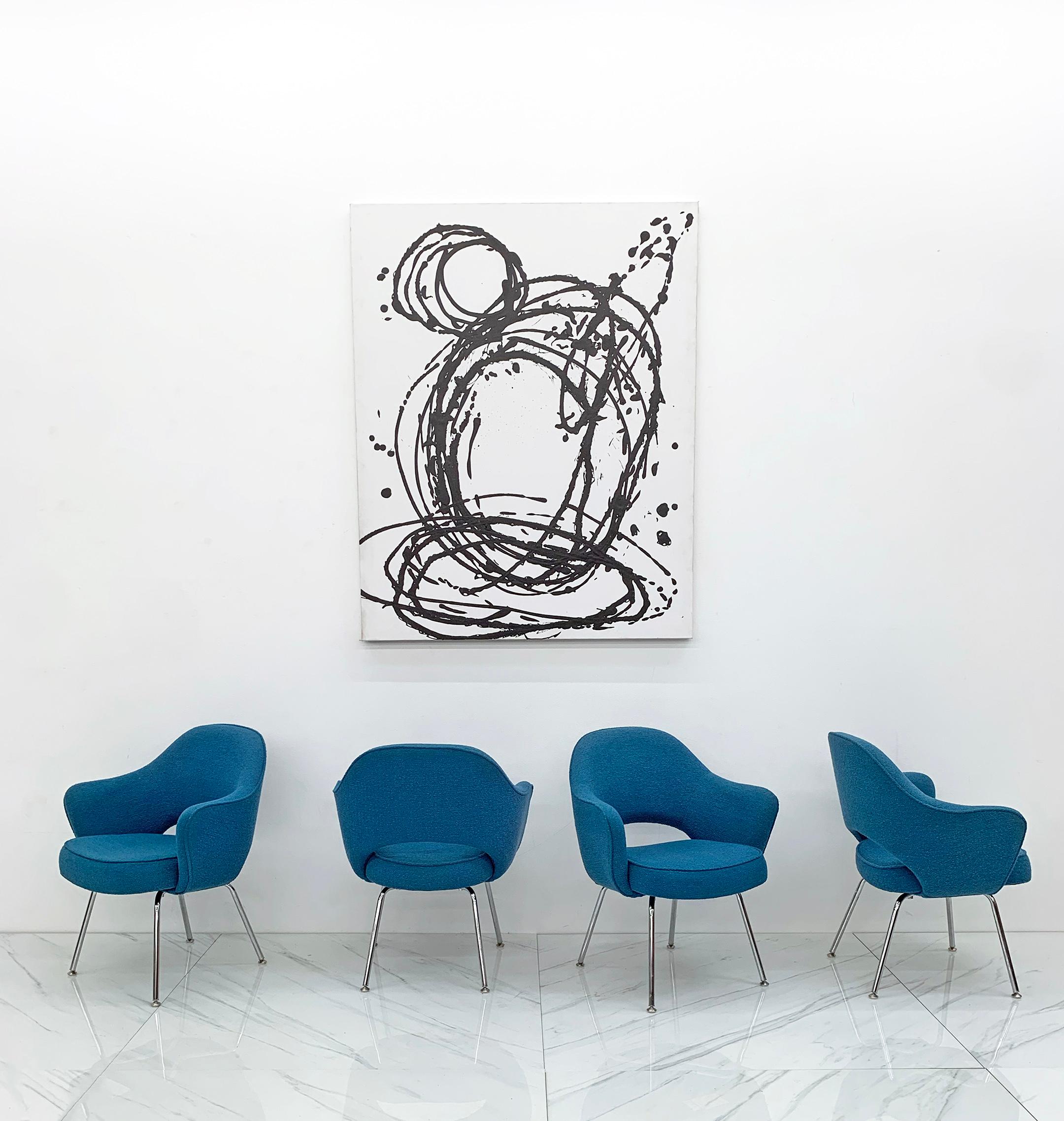 Preis pro Stuhl*

Der Chefsessel von Eero Saarinen, einer der beliebtesten Entwürfe von Knoll in den letzten 70 Jahren, ist so zeitlos und schick wie nur möglich. Dieses aktuelle 4er-Set in klassischem Blau-Boucle ist ein wunderbarer Farbakzent für