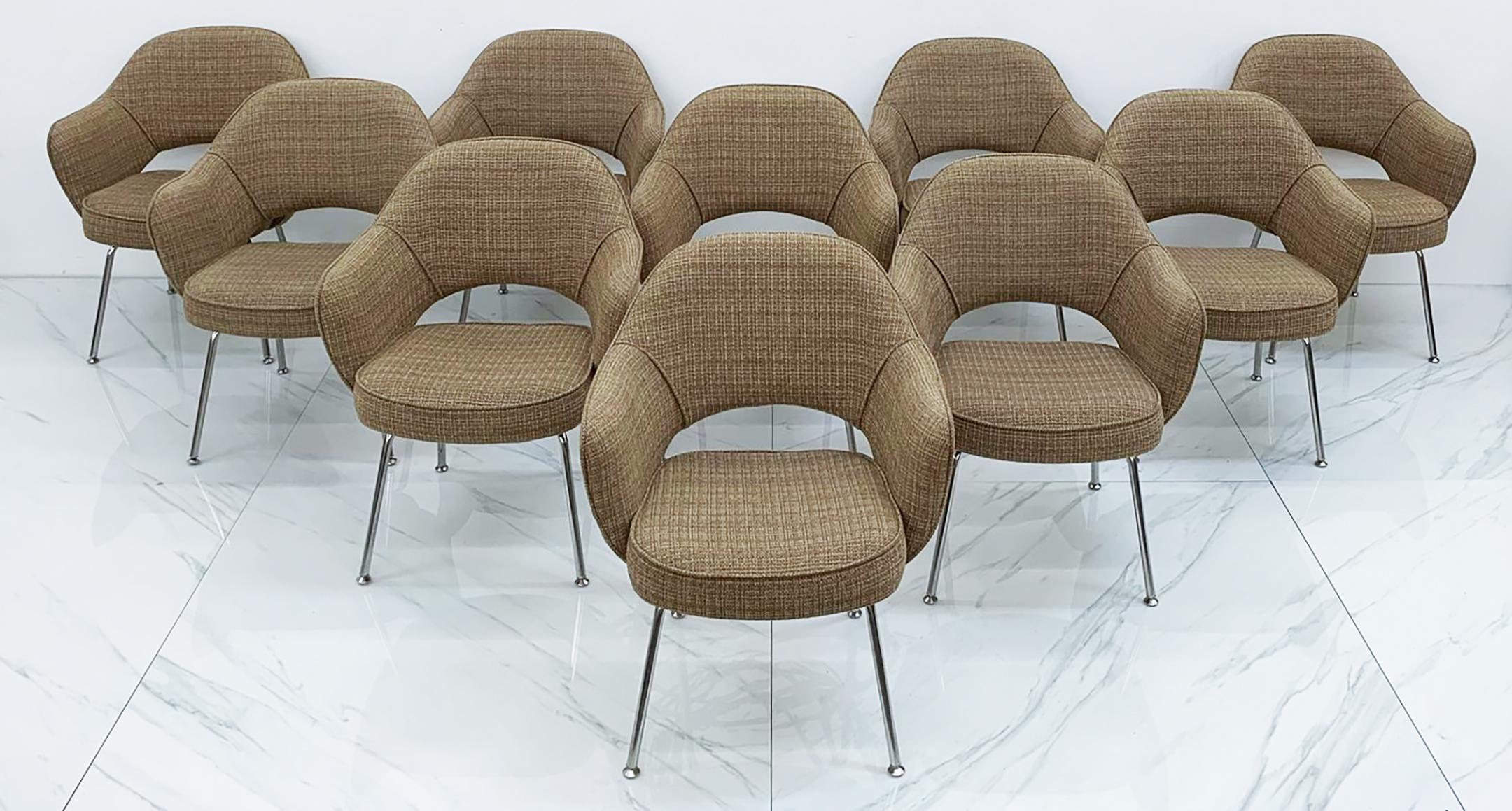 Mid-Century Modern Eero Saarinen for Knoll Executive Armchairs in Custom Tan Tweed For Sale