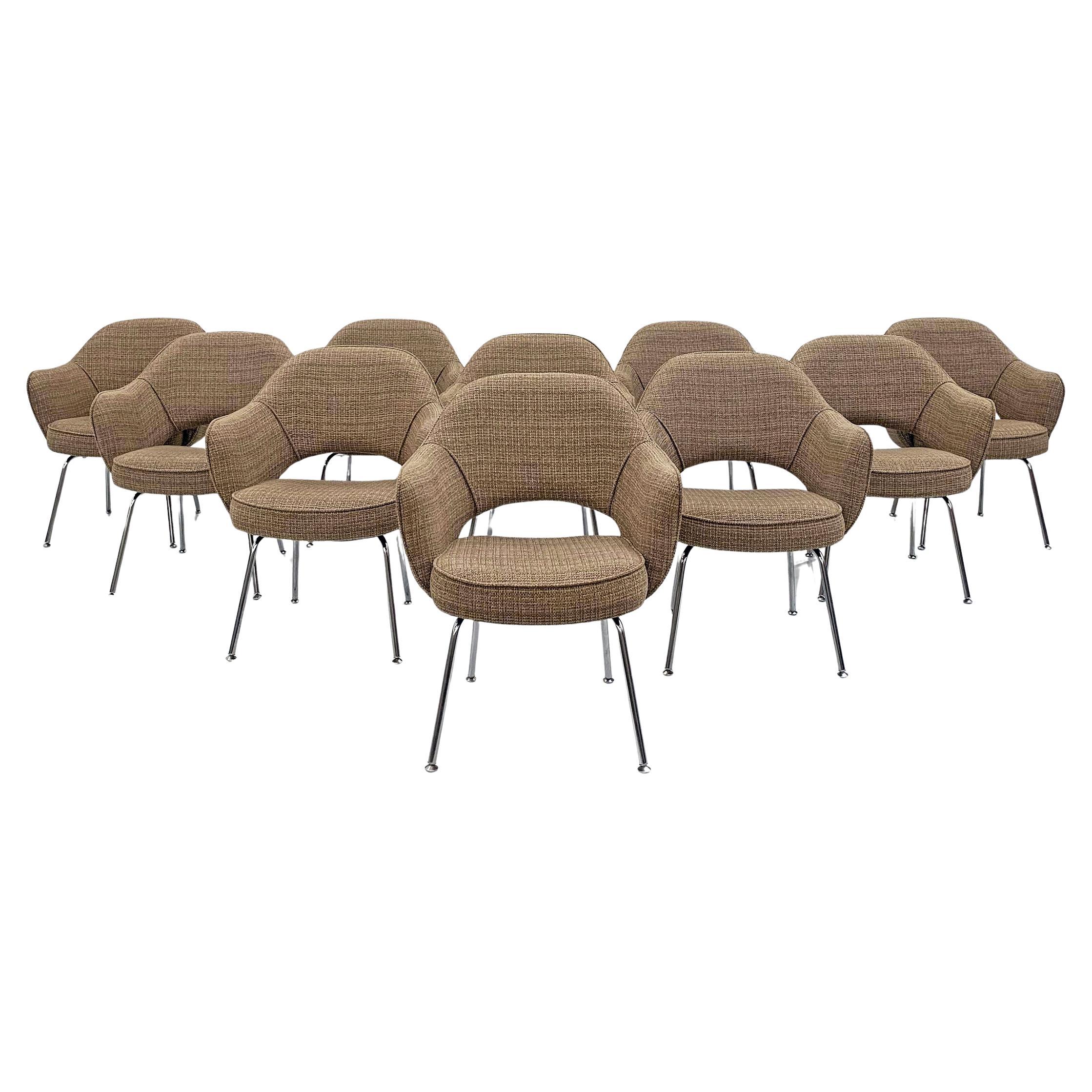 Uno dei design più popolari di Knoll degli ultimi 70 anni, la poltrona direzionale di Eero Saarinen è quanto di più chic e senza tempo possa esistere. L'attuale serie di 10 esemplari disponibili è rivestita in un tweed personalizzato color tan, con