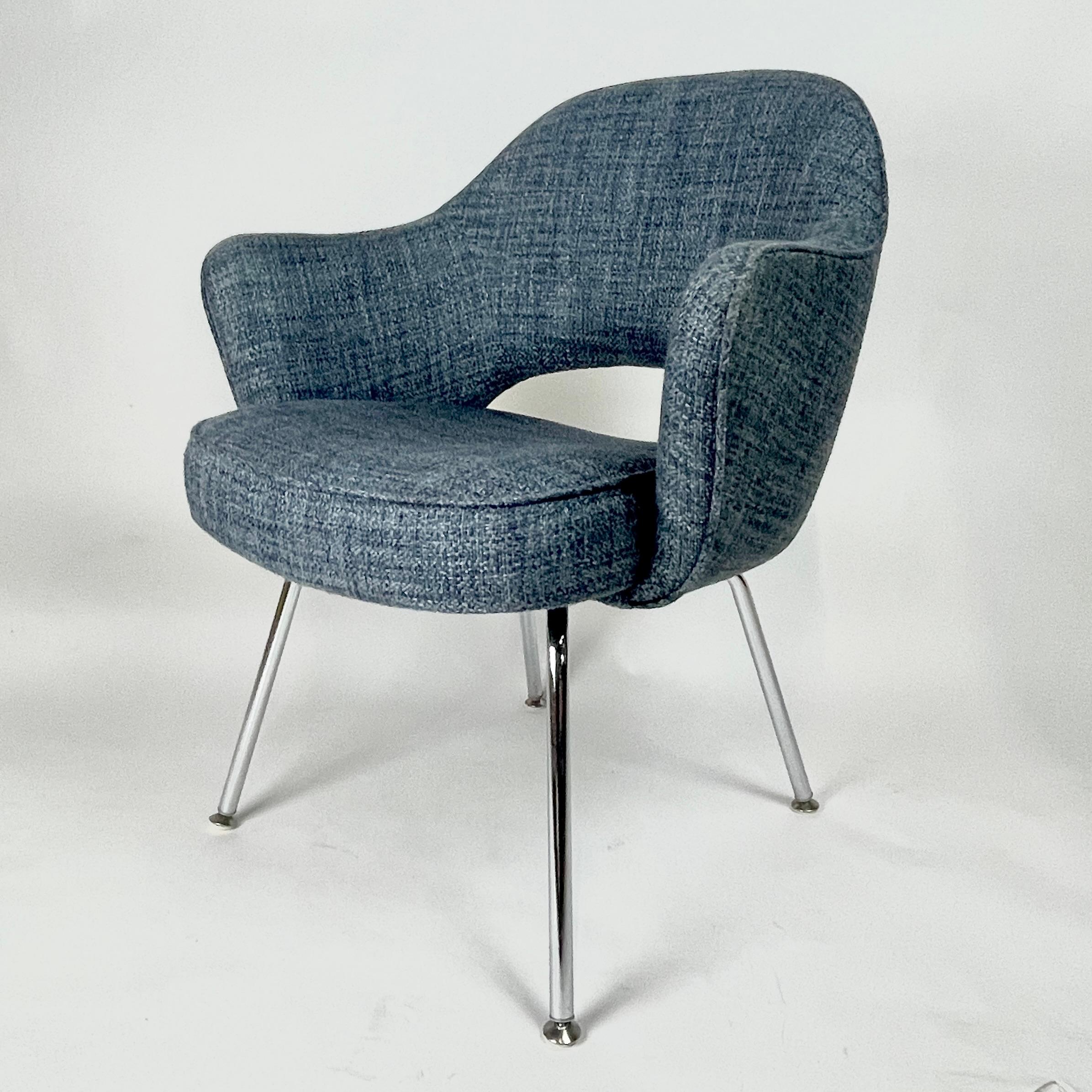Mid-Century Modern Eero Saarinen for Knoll Executive Armchairs in Heavy Weave Knoll Upholstery Blue For Sale