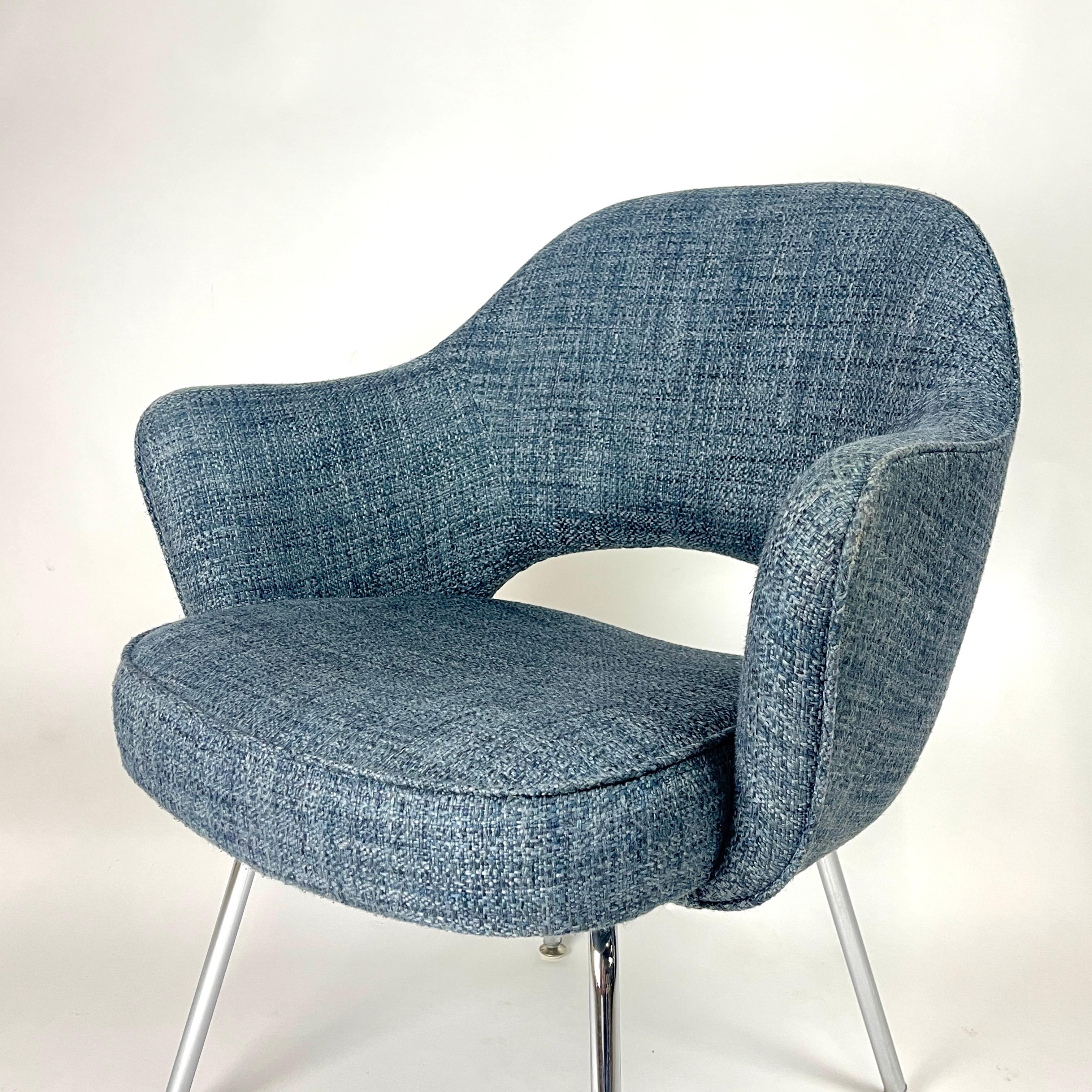 Executive-Sessel von Eero Saarinen für Knoll mit schwerer Knoll-Polsterung in Blau (amerikanisch) im Angebot