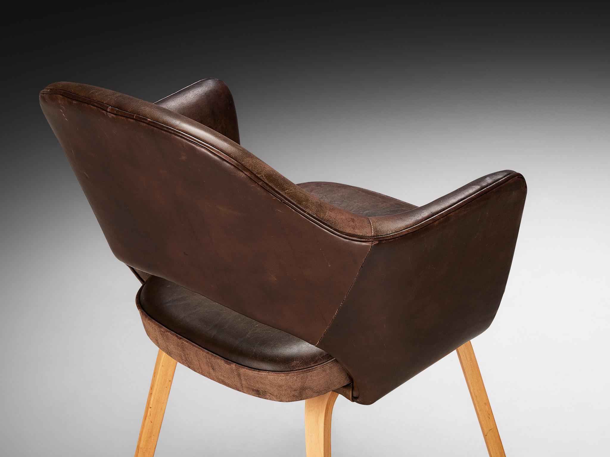 Fauteuils «Executive » d'Eero Saarinen pour Knoll en cuir et chêne en vente 3