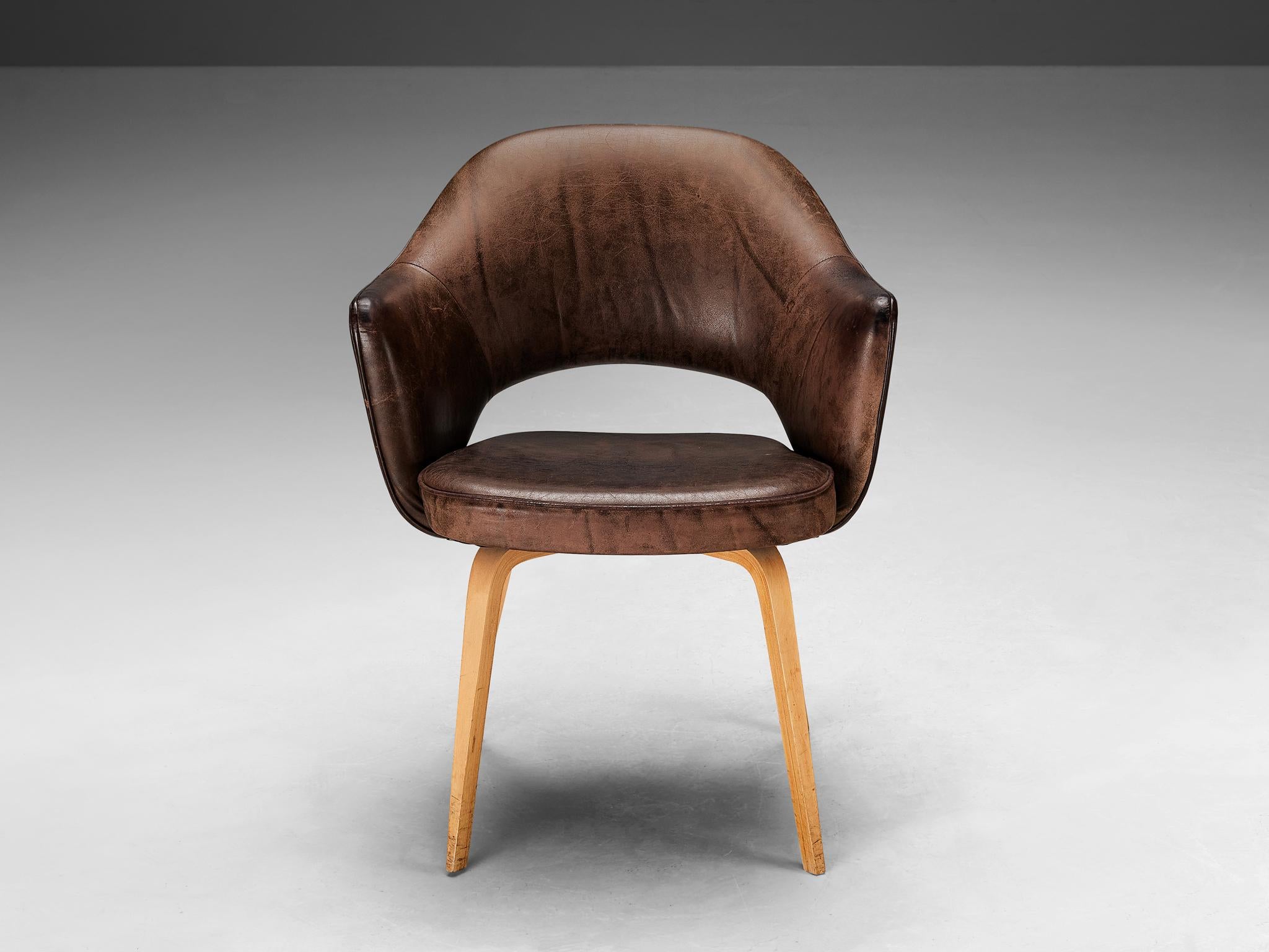 Mid-Century Modern Fauteuils «Executive » d'Eero Saarinen pour Knoll en cuir et chêne  en vente