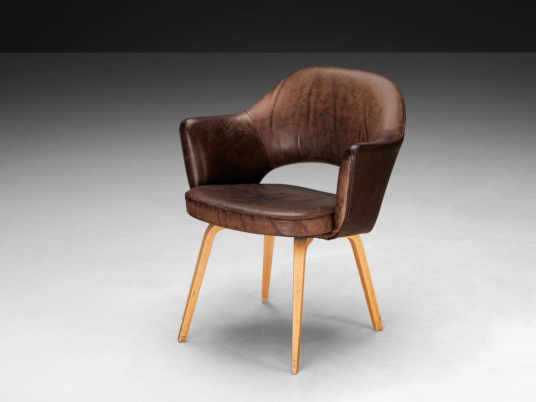 Fauteuils «Executive » d'Eero Saarinen pour Knoll en cuir et chêne Bon état - En vente à Waalwijk, NL