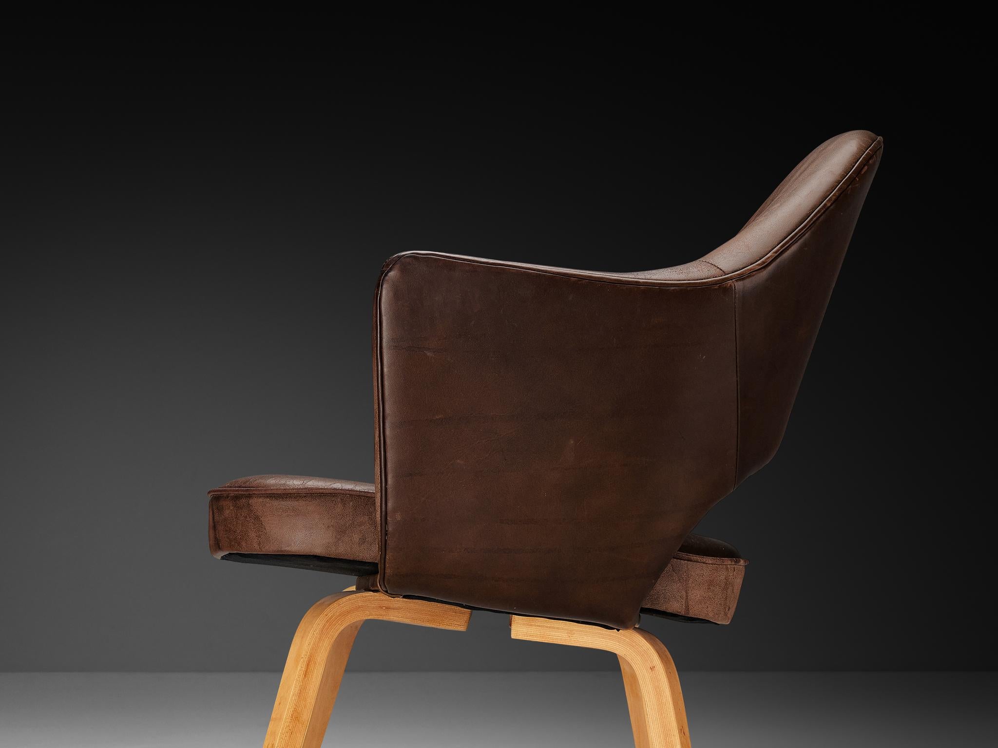Fauteuils «Executive » d'Eero Saarinen pour Knoll en cuir et chêne en vente 1