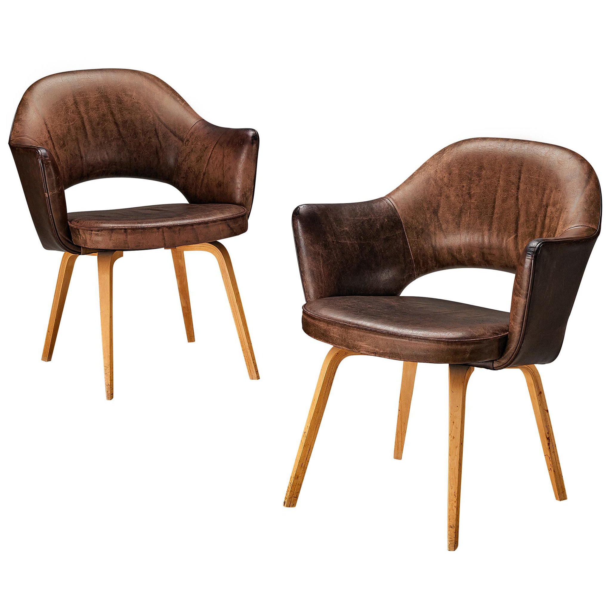 Fauteuils «Executive » d'Eero Saarinen pour Knoll en cuir et chêne en vente