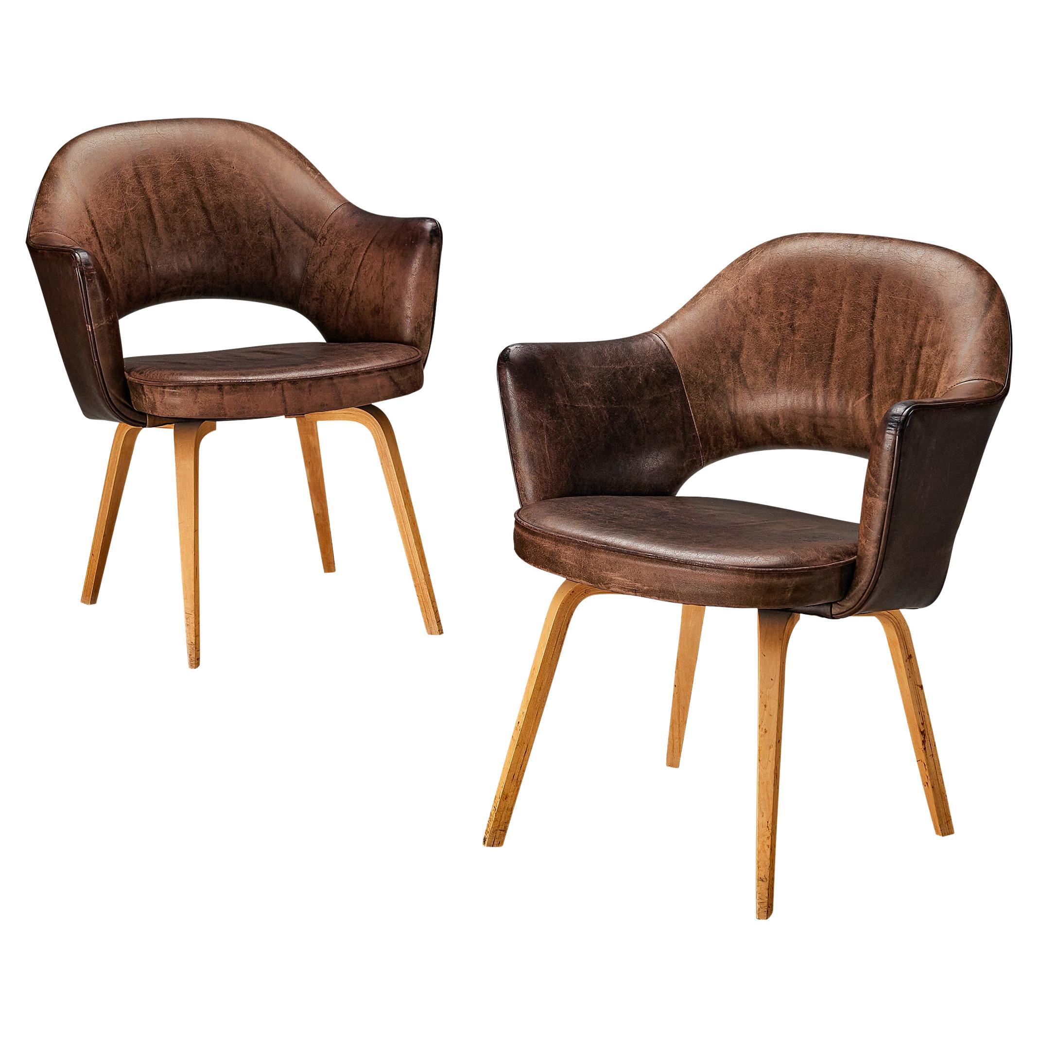 Eero Saarinen for Knoll 'Executive' Armchairs in Leather and Oak  For Sale