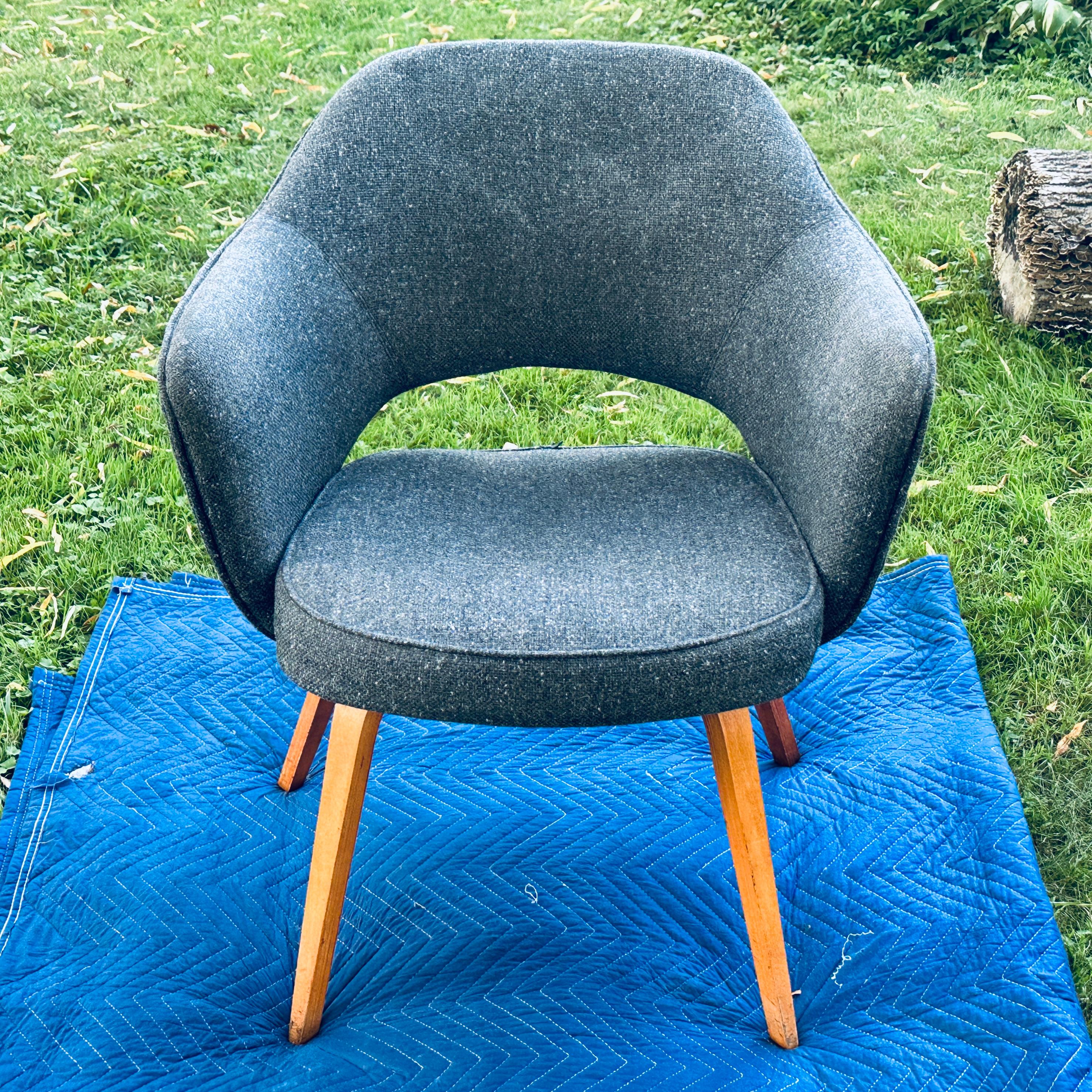 Eero Saarinen for Knoll Executive Chair Model 71 on Bentwood Legs (Chaise de direction Eero Saarinen pour Knoll, modèle 71 sur pieds en bois courbé).