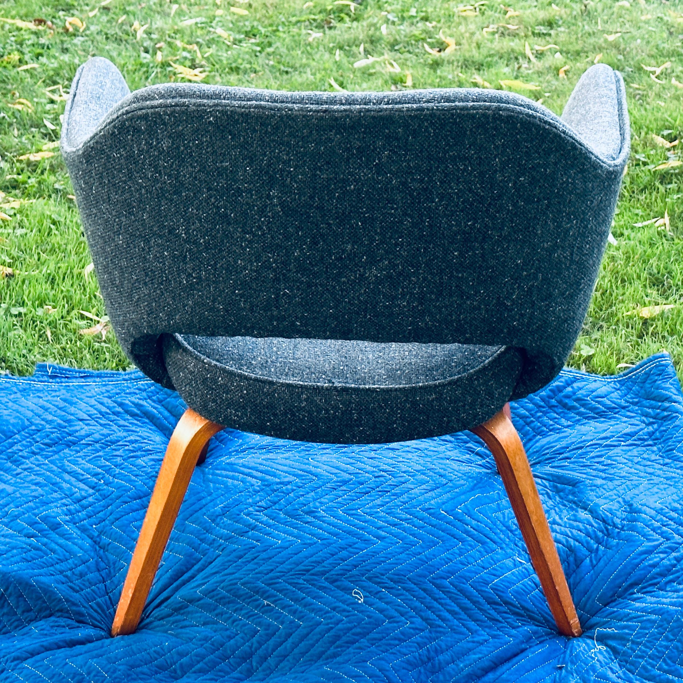 20ième siècle Chaise de direction sur pieds en bois cintré Eero Saarinen pour Knoll en vente