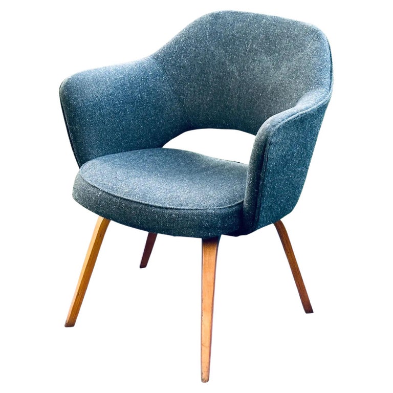 Chaise de direction sur pieds en bois cintré Eero Saarinen pour Knoll En  vente sur 1stDibs