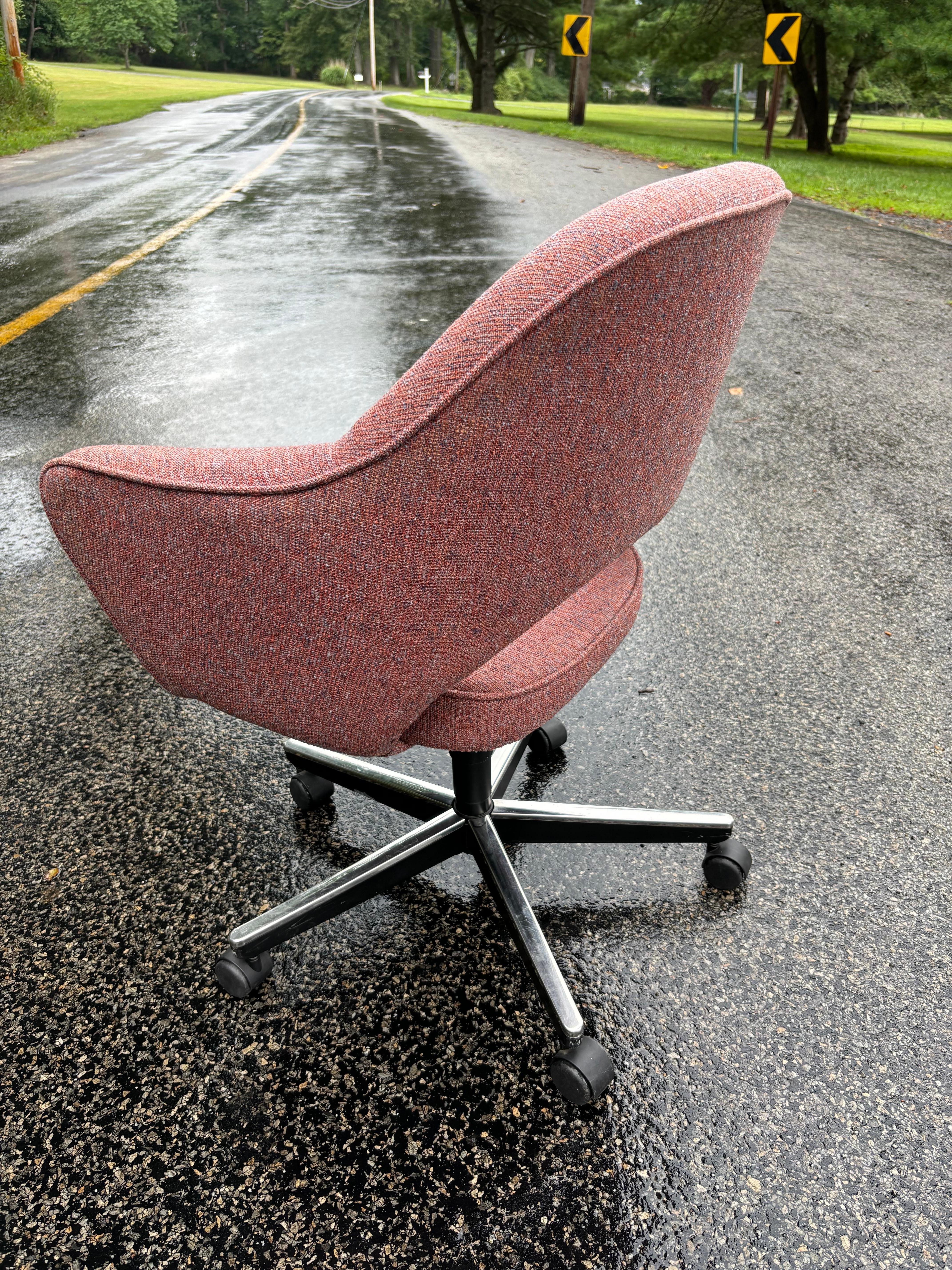 Eero Saarinen for Knoll Executive Office Chair Moderno de mediados de siglo en venta