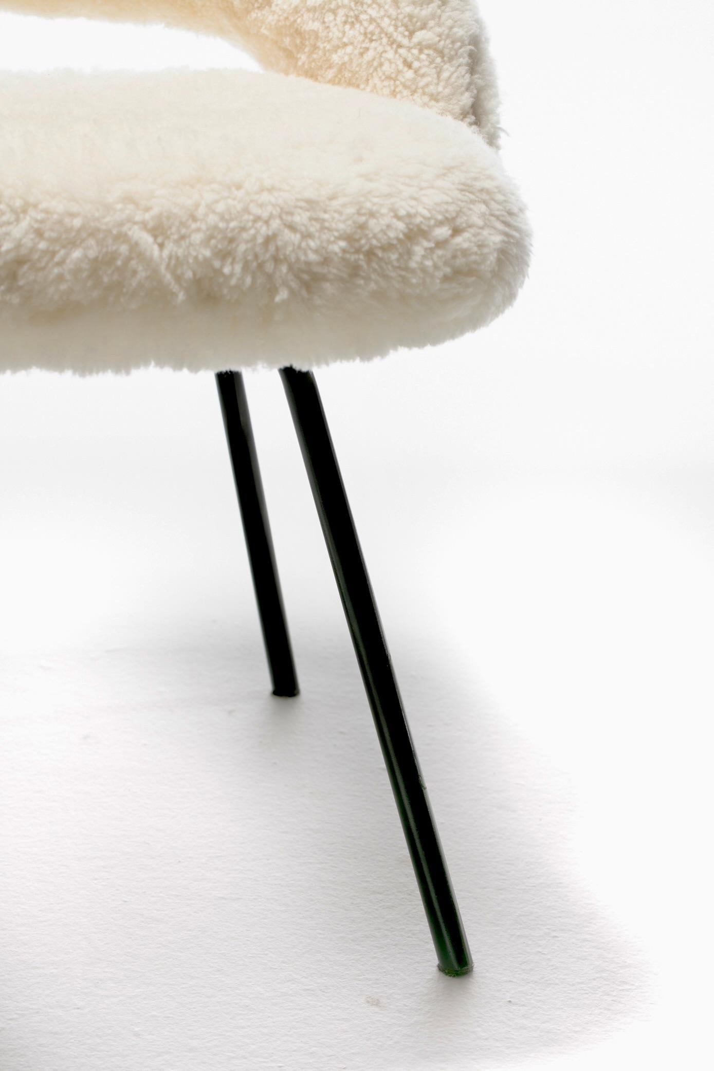 Eero Saarinen für Knoll Chefsessel aus elfenbeinfarbenem Shearling, weiß, um 1950 im Angebot 7