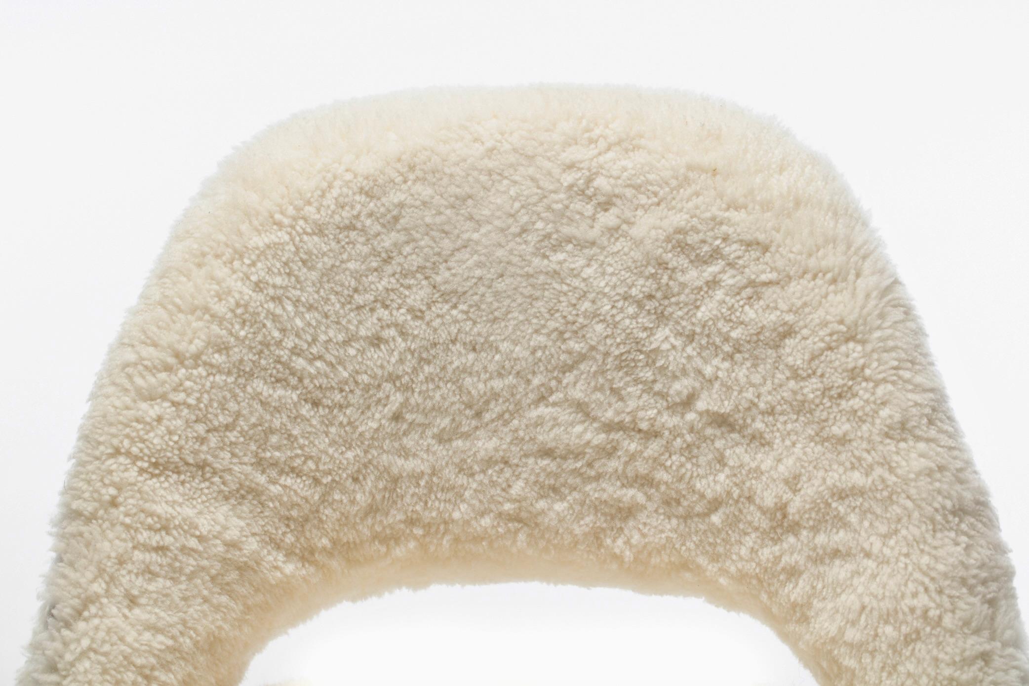 Chefsessel, entworfen vom königlichen Mid-Century-Modern-Designer Eero Saarinen und hergestellt von Knoll, einem der führenden Hersteller moderner Qualitätsmöbel der damaligen Zeit. Eero Saarinen ging es darum, die Ergonomie in das Design