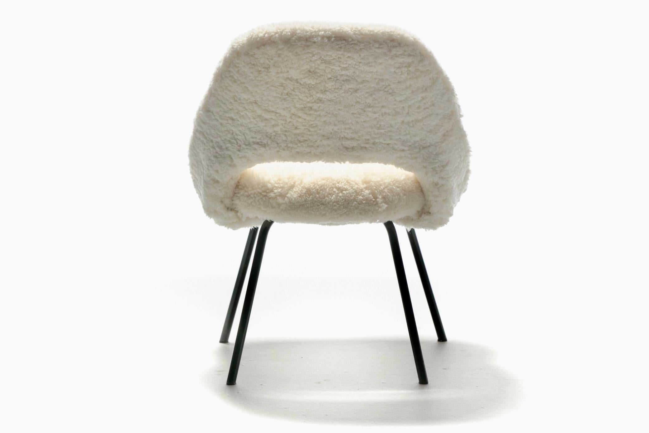 Eero Saarinen für Knoll Chefsessel aus elfenbeinfarbenem Shearling, weiß, um 1950 im Angebot 1