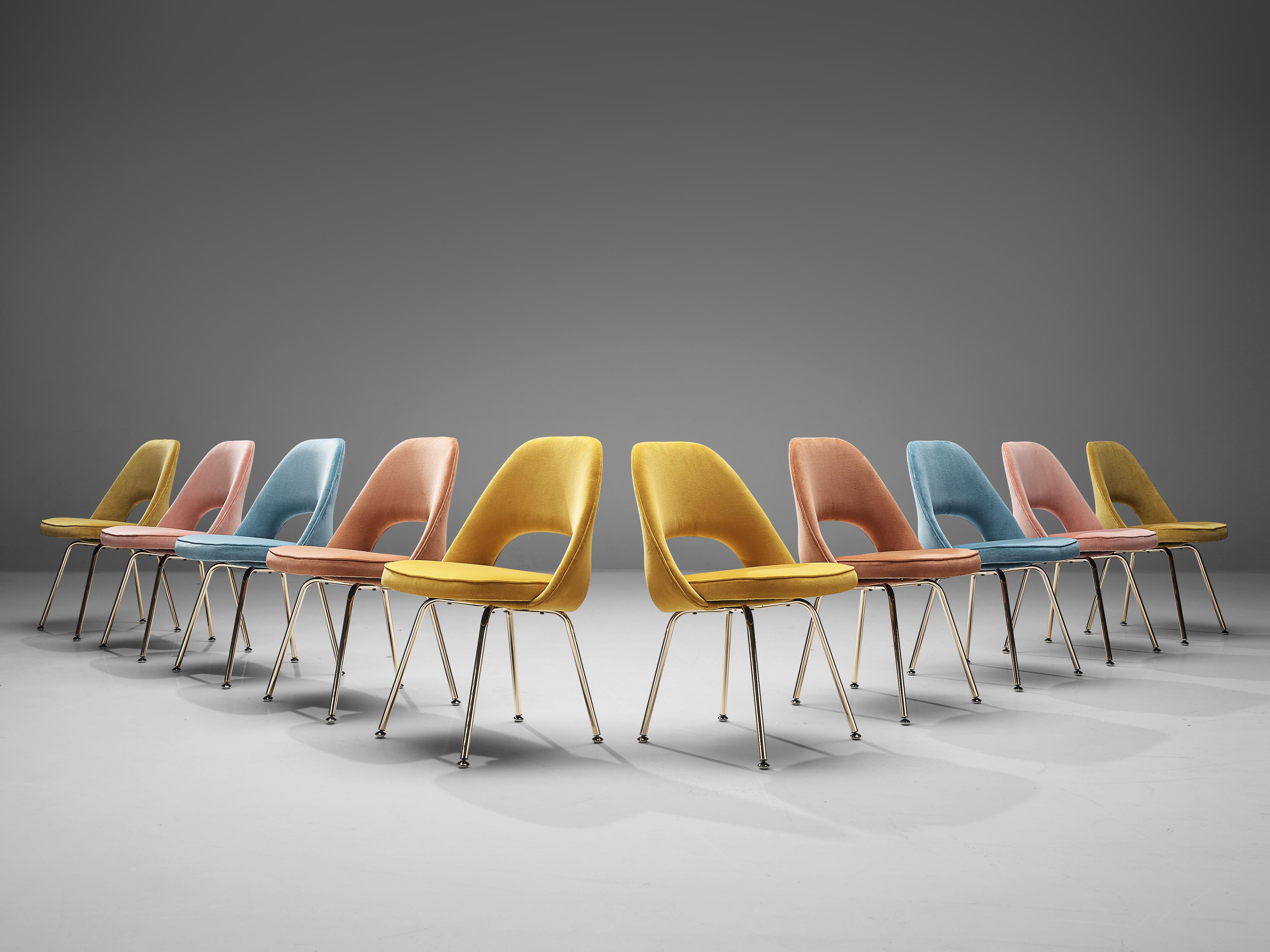 Milieu du XXe siècle Eero Saarinen pour Knoll International Ensemble coloré de dix chaises de salle à manger  en vente