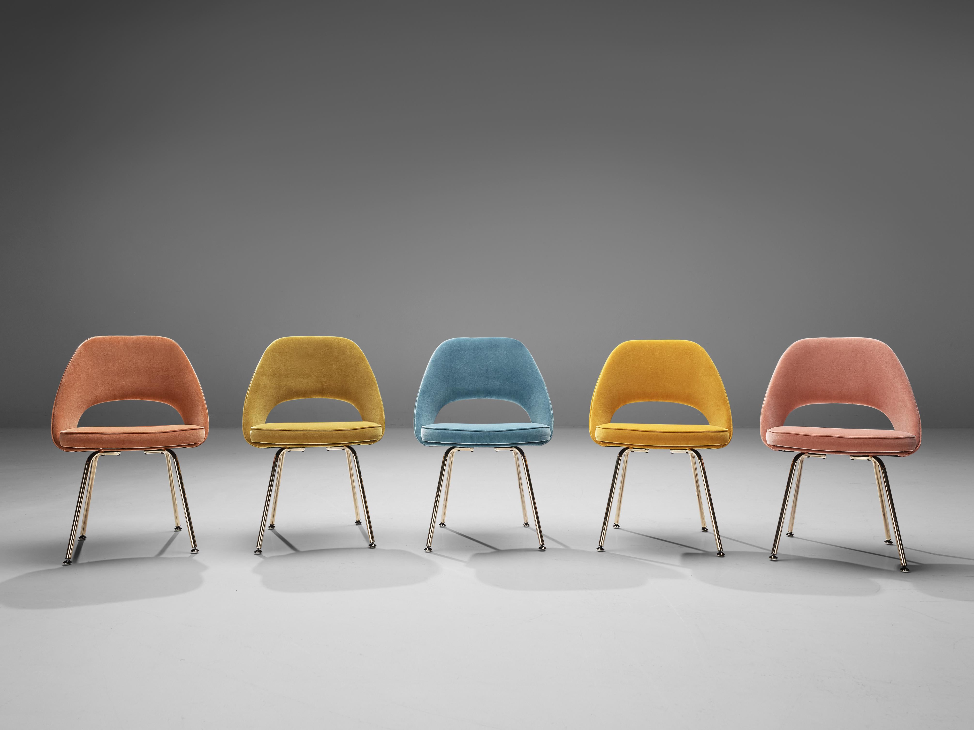 Eero Saarinen für Knoll International, farbenfrohes Set aus zehn Esszimmerstühlen  (Messing) im Angebot