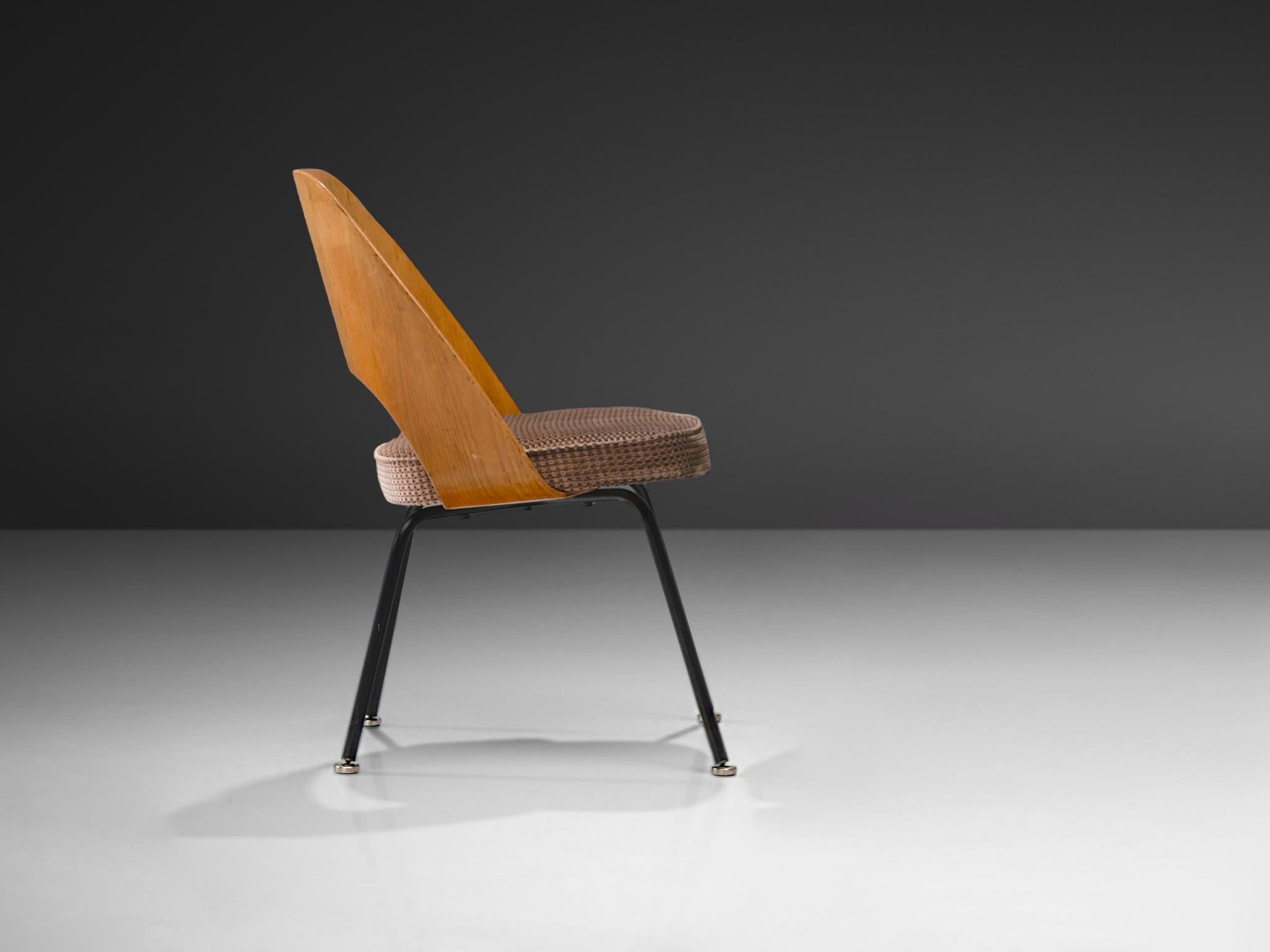 Milieu du XXe siècle Eero Saarinen pour Knoll International Chaise de salle à manger en contreplaqué en vente