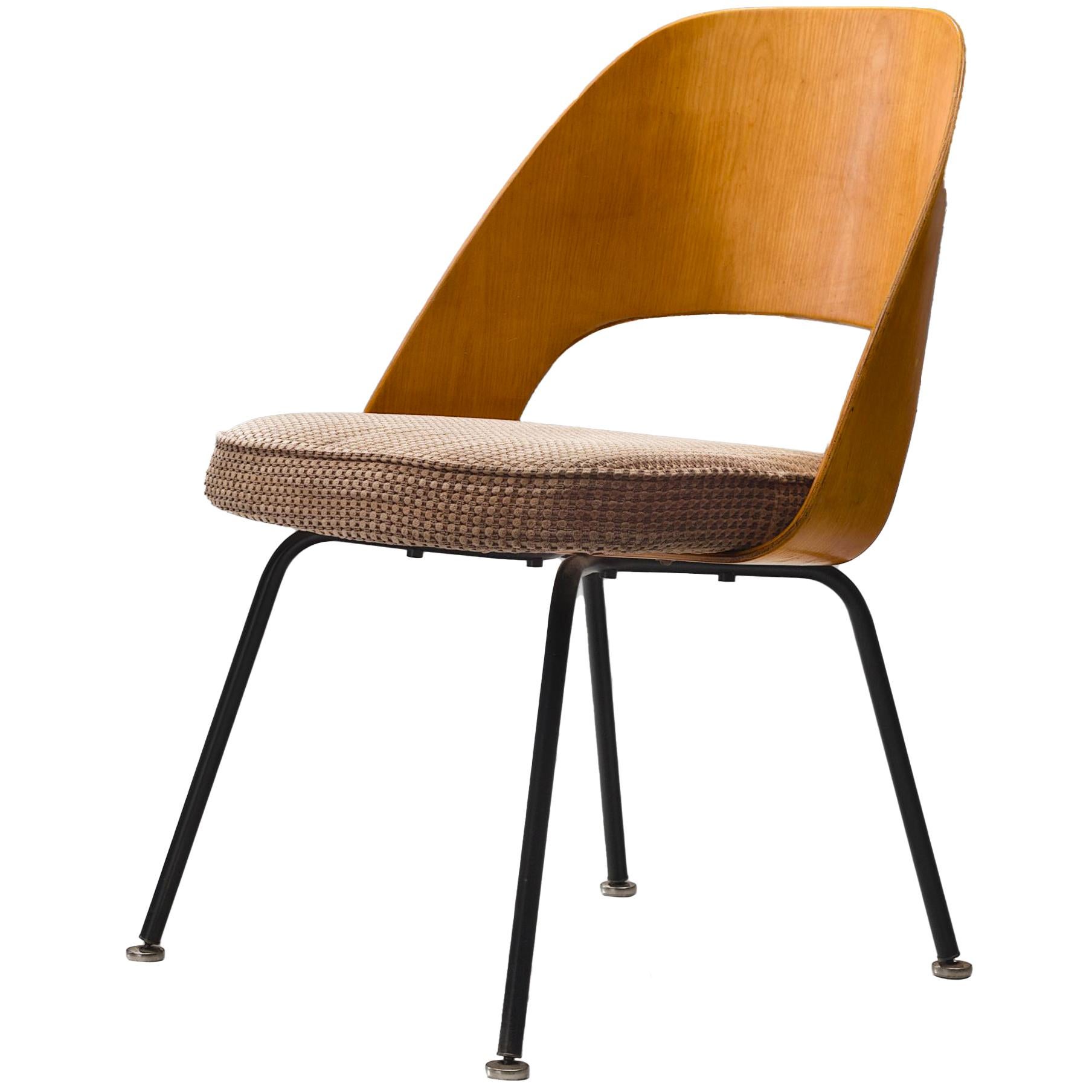 Eero Saarinen pour Knoll International Chaise de salle à manger en contreplaqué en vente