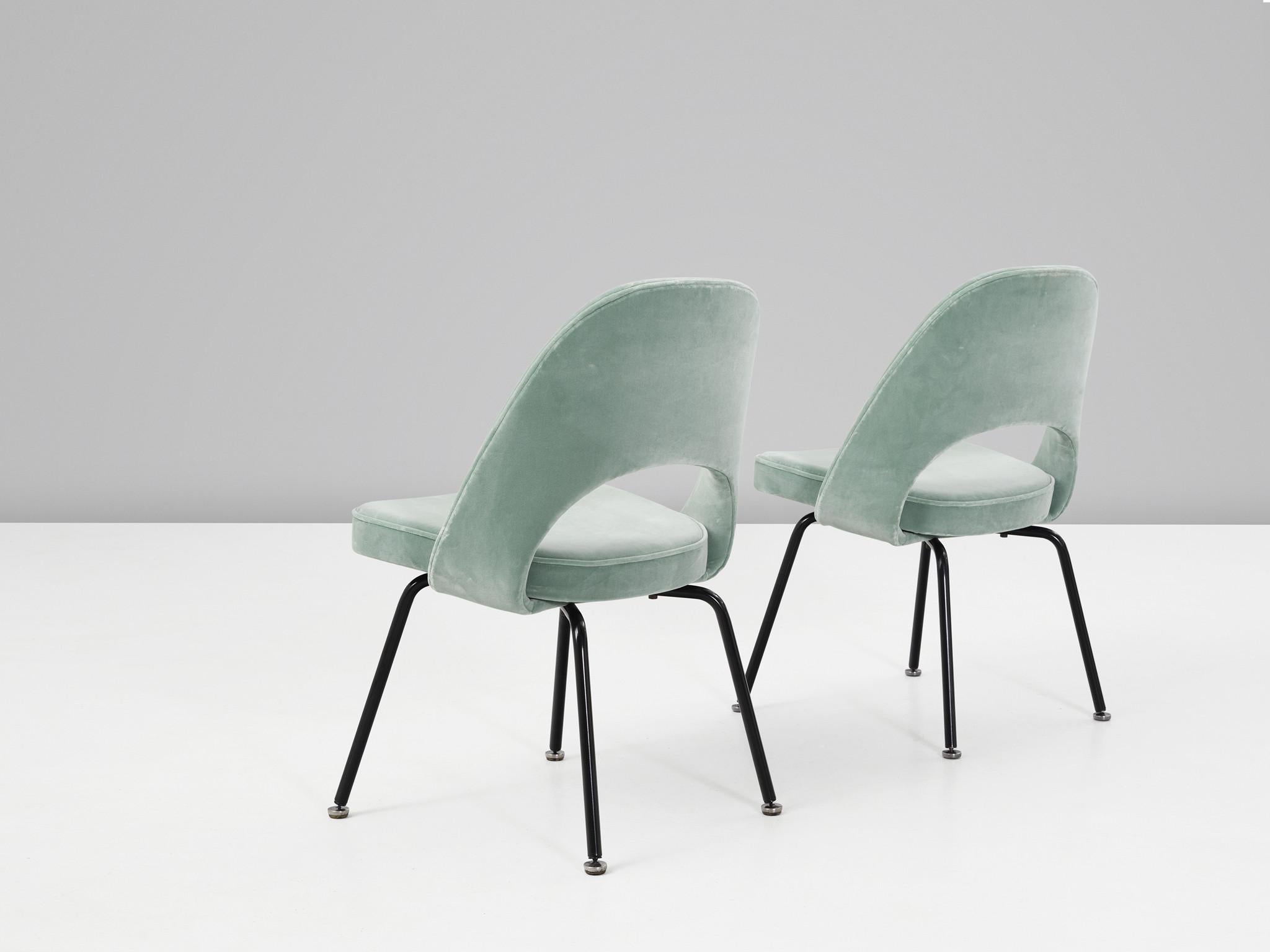 Eero Saarinen for Knoll International, big set of model 72 chairs, in metal and leatherette, United States 1948. 

Big set of organic shaped chairs designed by Eero Saarinen. A fluid, sculptural form. This timeless and versatile design continues to