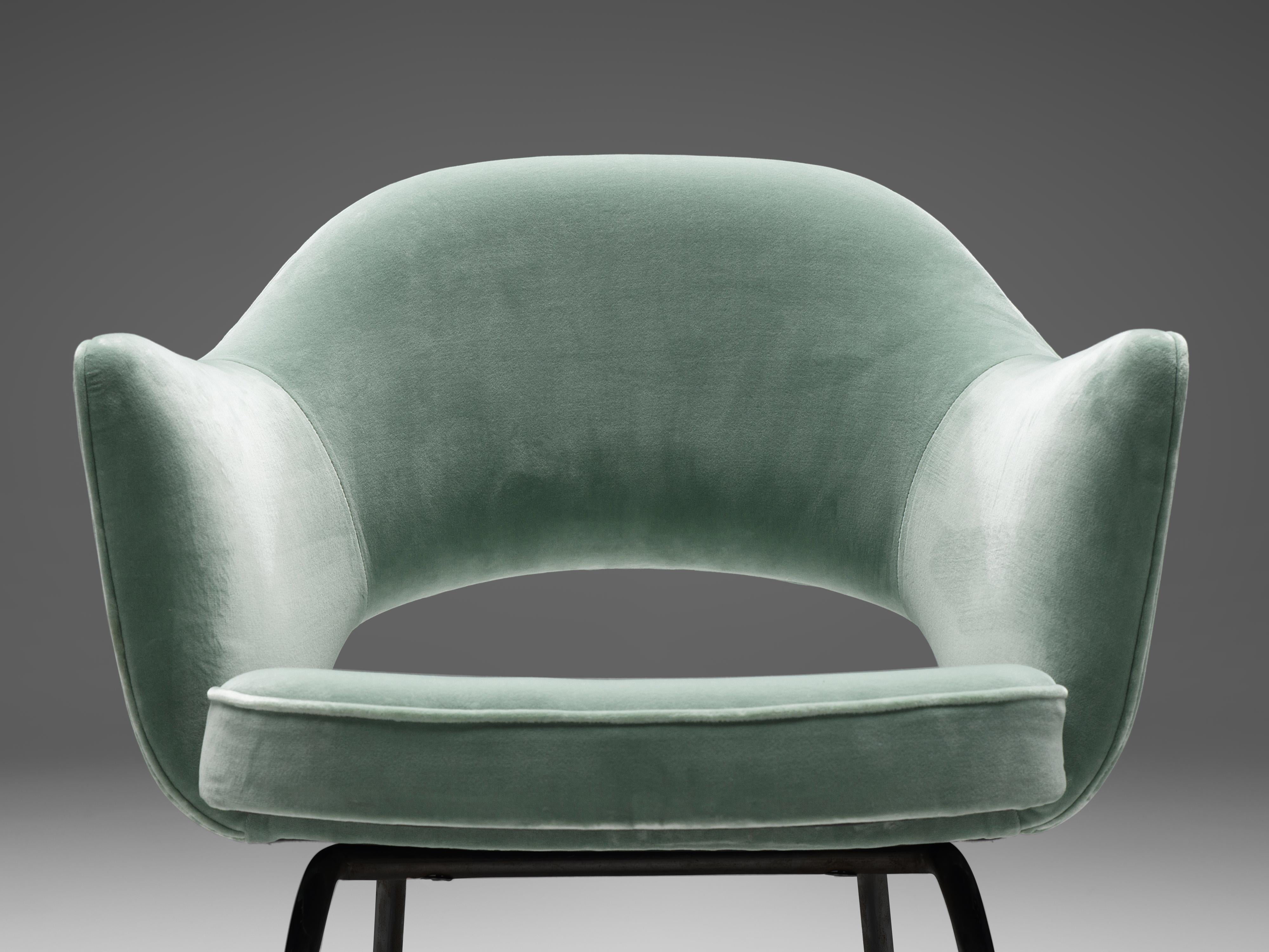 Eero Saarinen for Knoll International, pair of armchairs, in metal and velvet, United States, 1970s. 

Pair of iconic armchair designed by Eero Saarinen for Knoll International. A fluid, sculptural form. This organic shaped chair has a timeless and