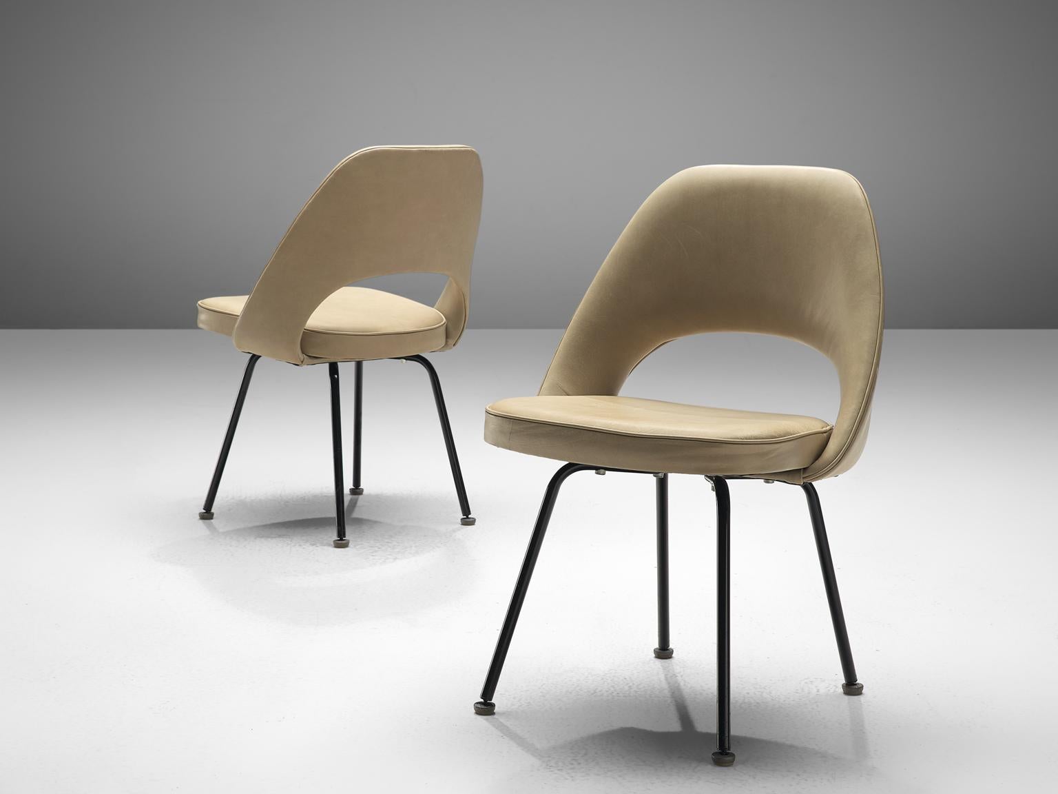 Eero Saarinen for Knoll International Reupholstered Chairs In Good Condition In Waalwijk, NL