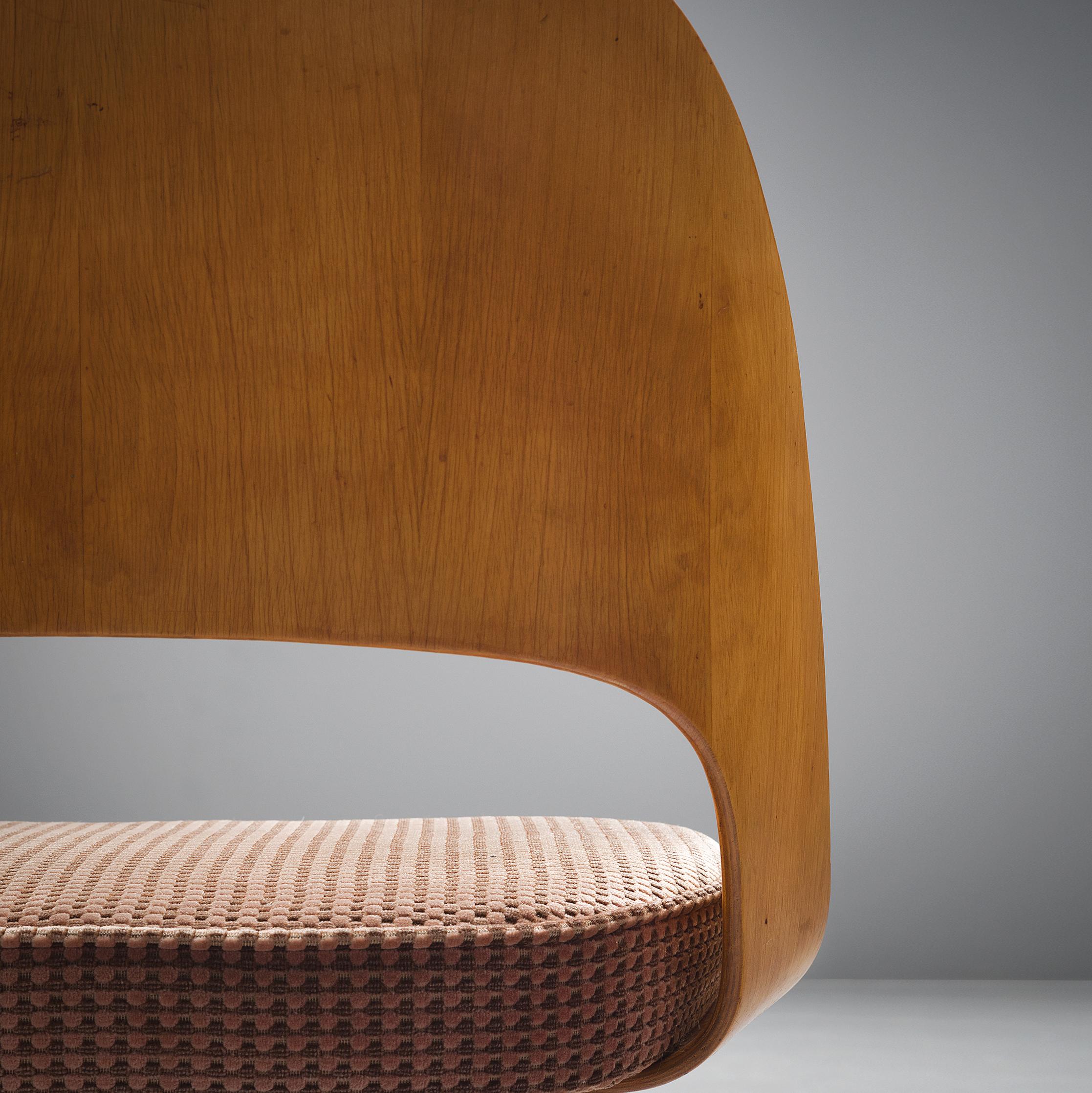 Ensemble international de quatre chaises de salle à manger en contreplaqué Eero Saarinen pour Knoll  Bon état - En vente à Waalwijk, NL
