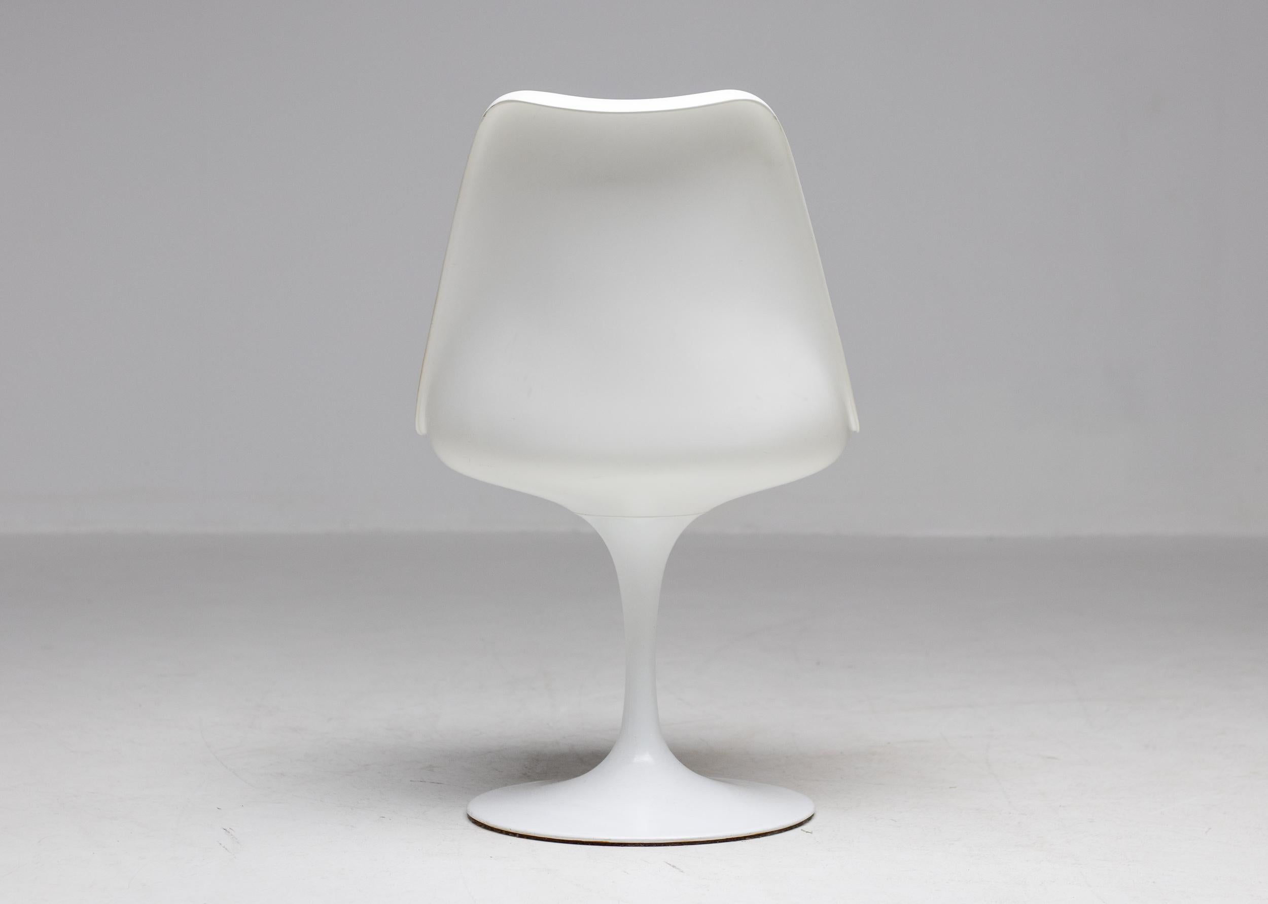 Mid-20th Century Eero Saarinen for Knoll International Tulip Chairs For Sale