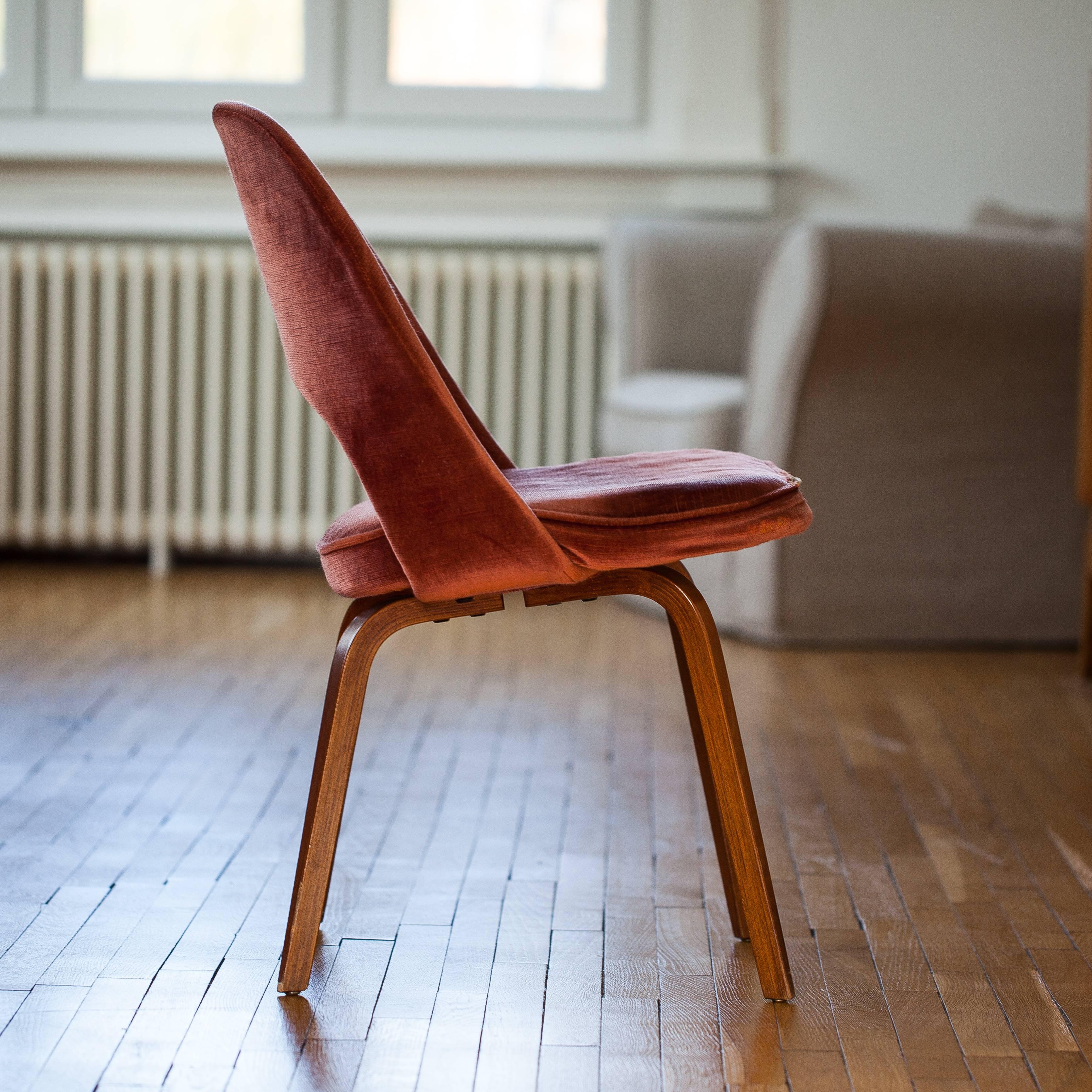 Mid-Century Modern Eero Saarinen Style, Wood Legs and Velvet Upholstery For Sale