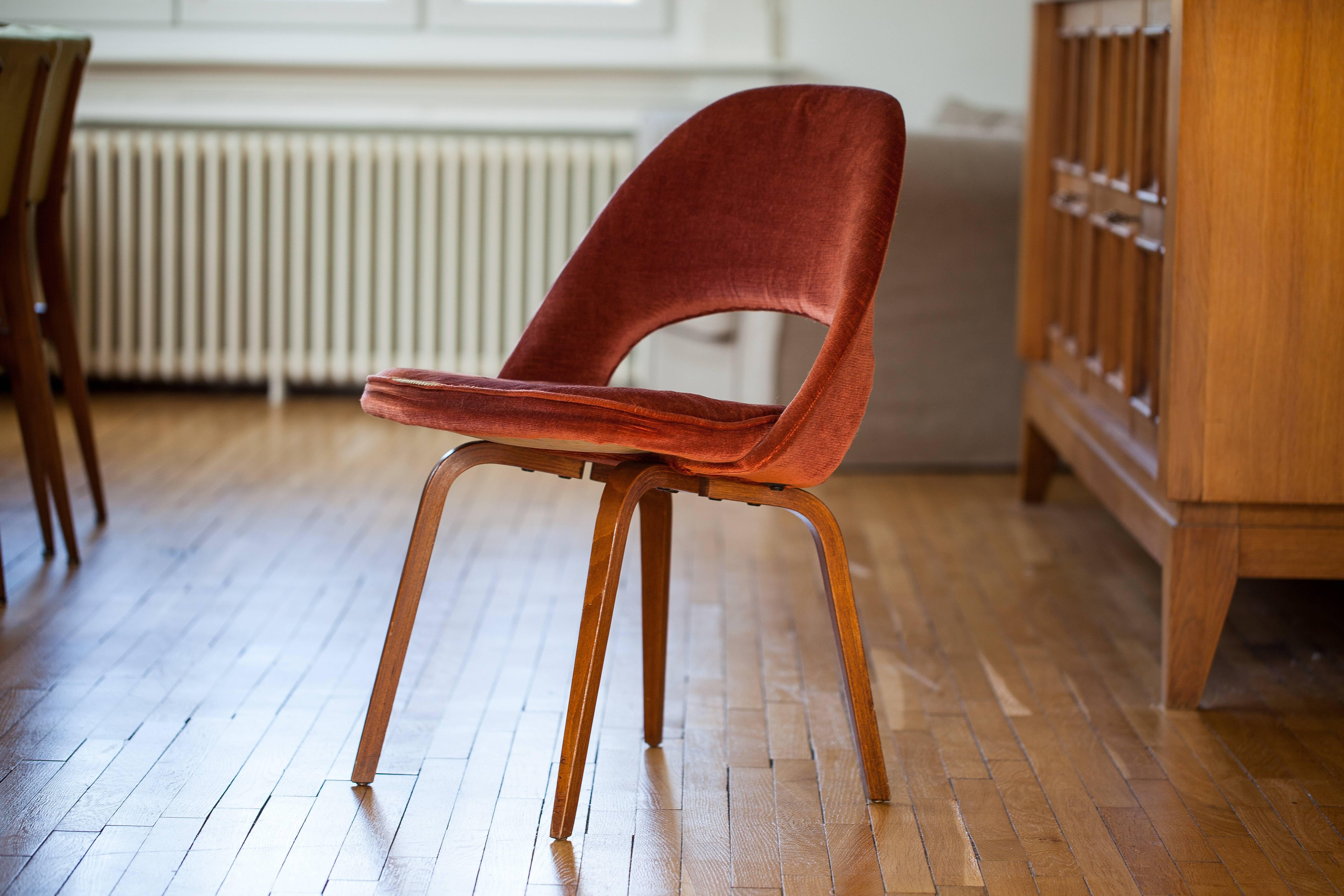 Eero Saarinen Style, Wood Legs and Velvet Upholstery In Good Condition For Sale In Lesquin   , FR