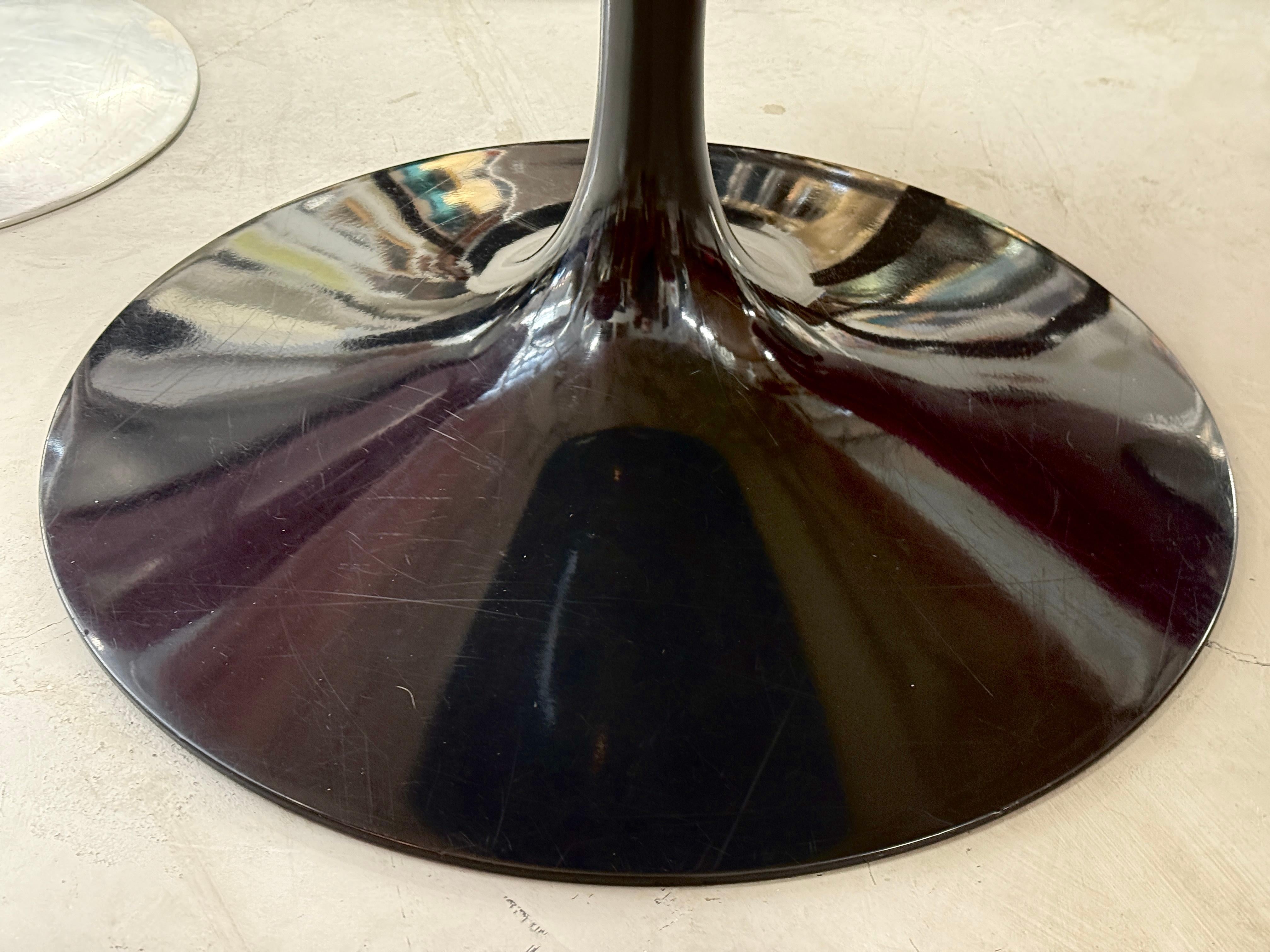 Eero Saarinen for Knoll Marble Pedestal Tulip Dining Table en venta 4